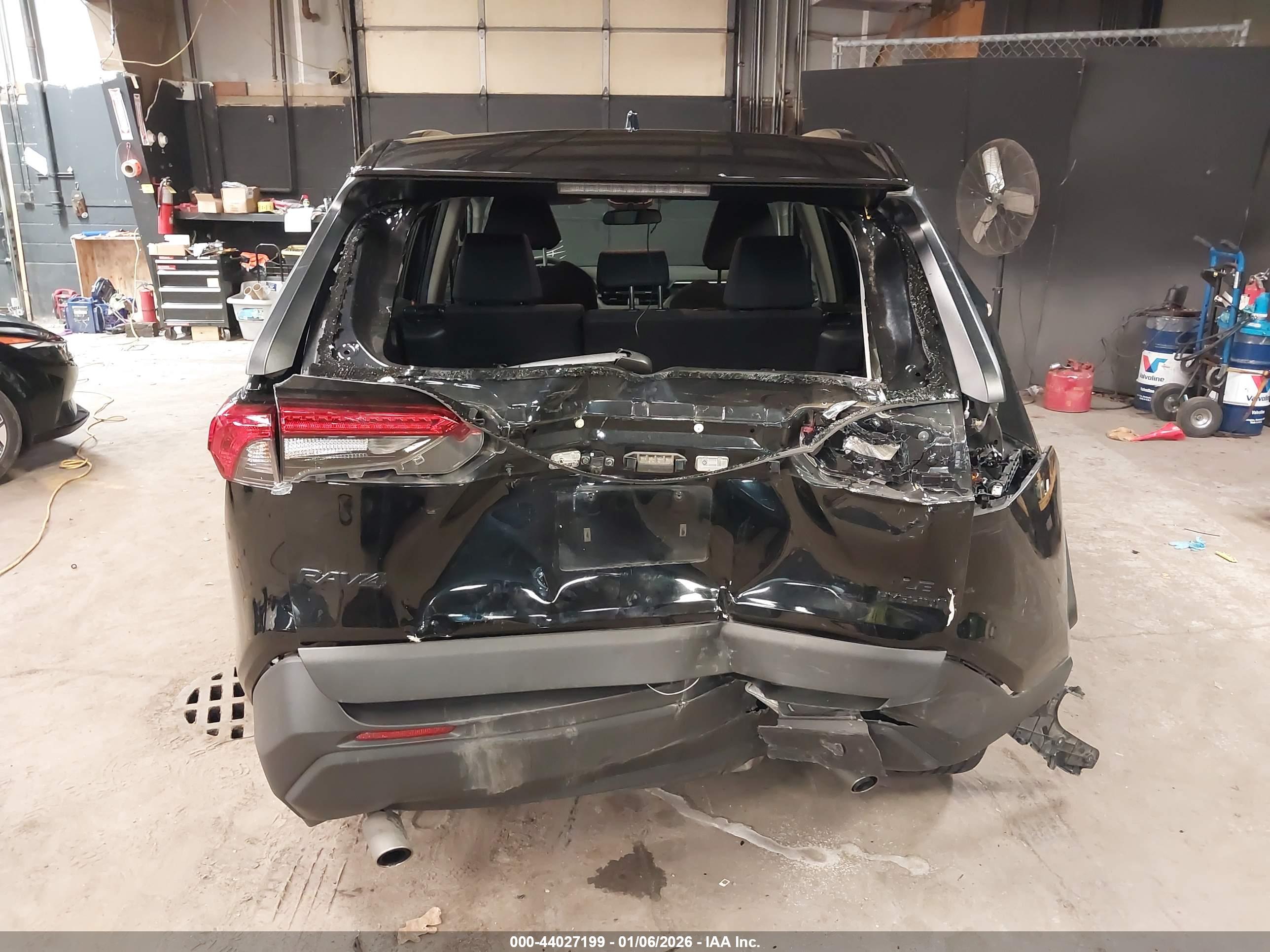 TOYOTA RAV4 image 6