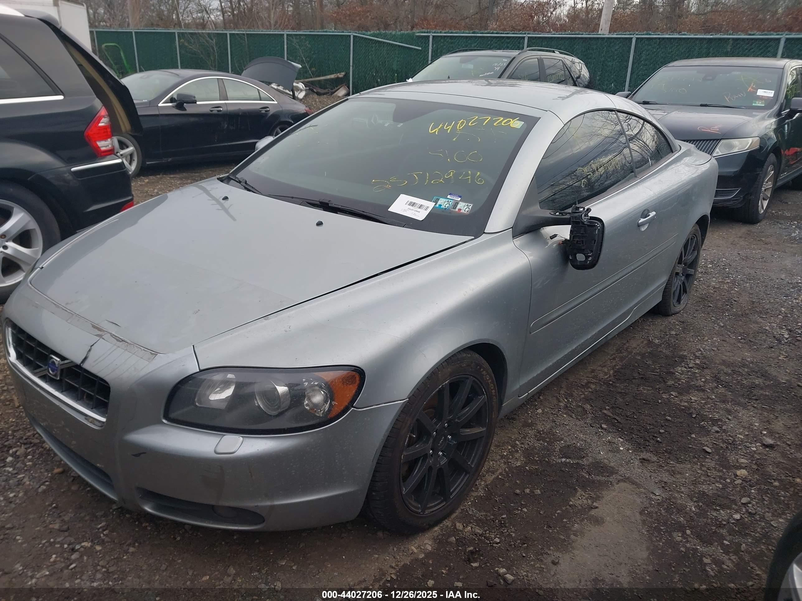VOLVO C70 image 2