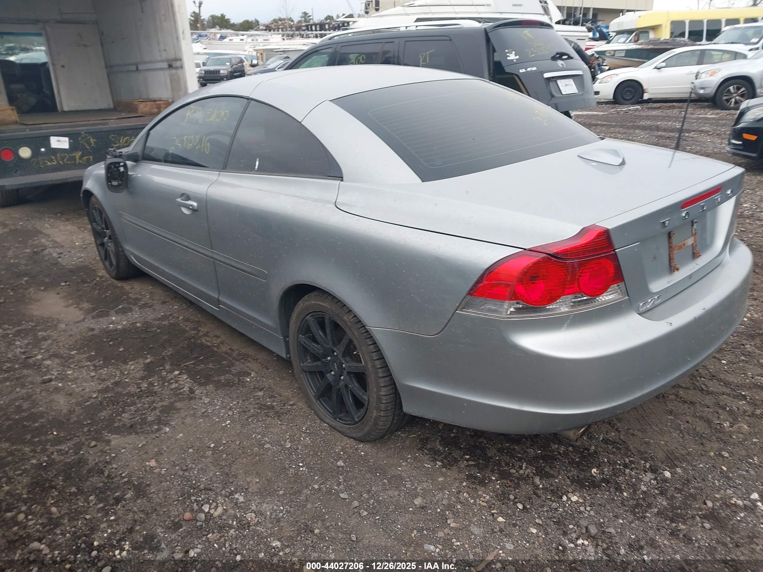 VOLVO C70 image 3