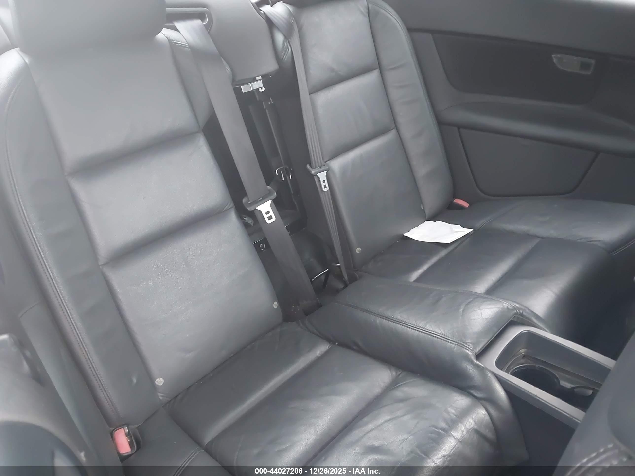 VOLVO C70 image 8