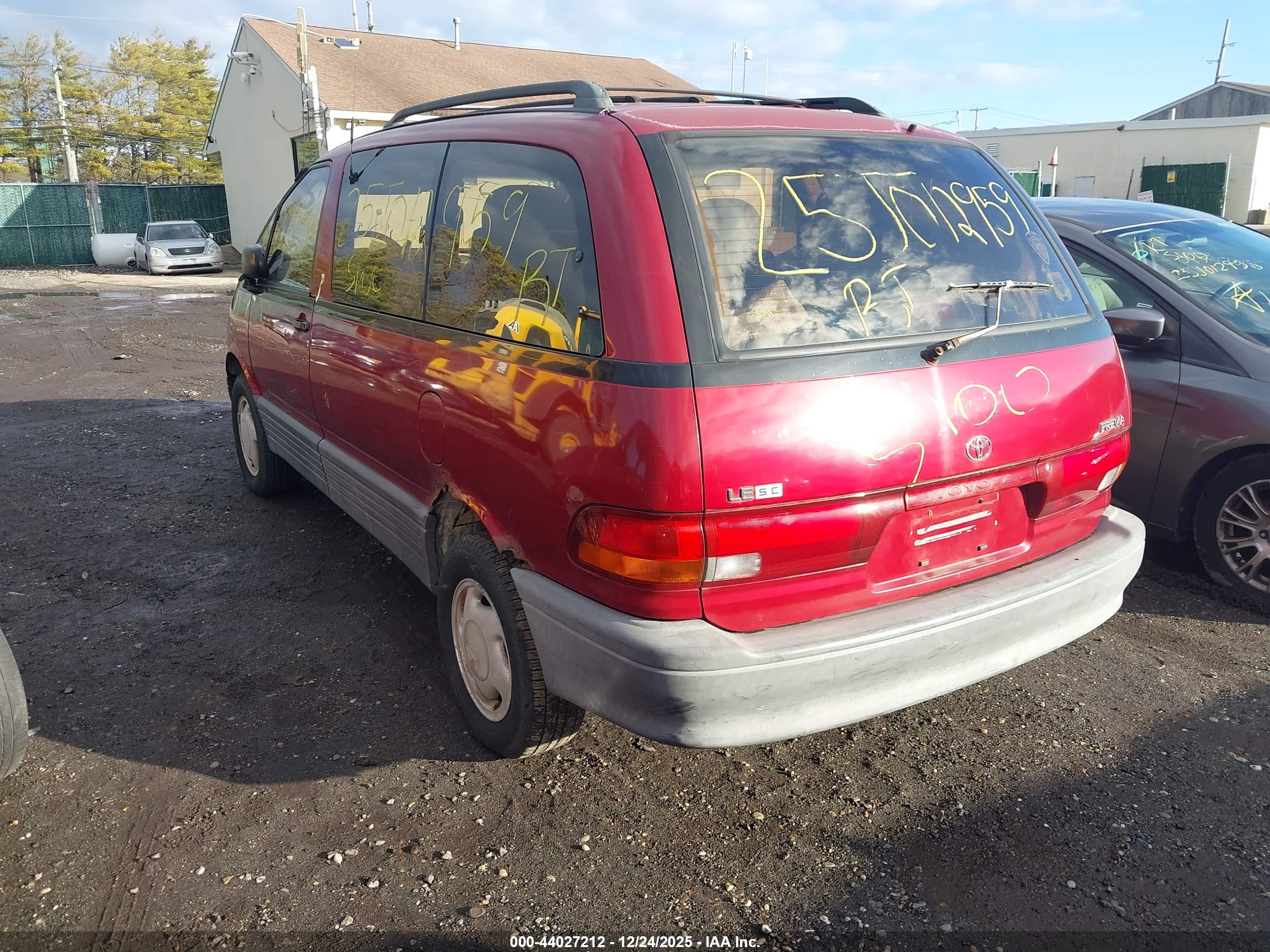 TOYOTA PREVIA image 3