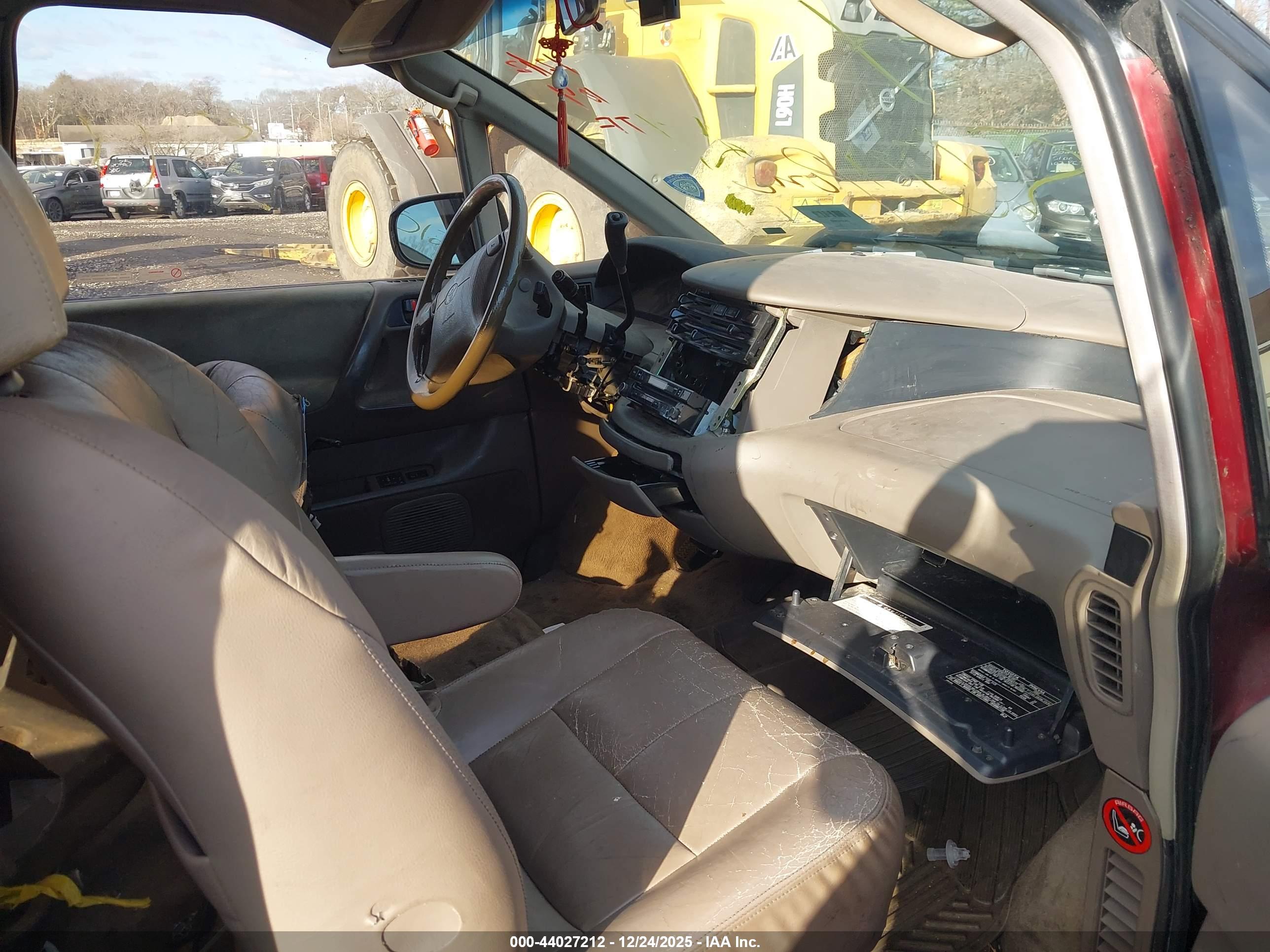 TOYOTA PREVIA image 5