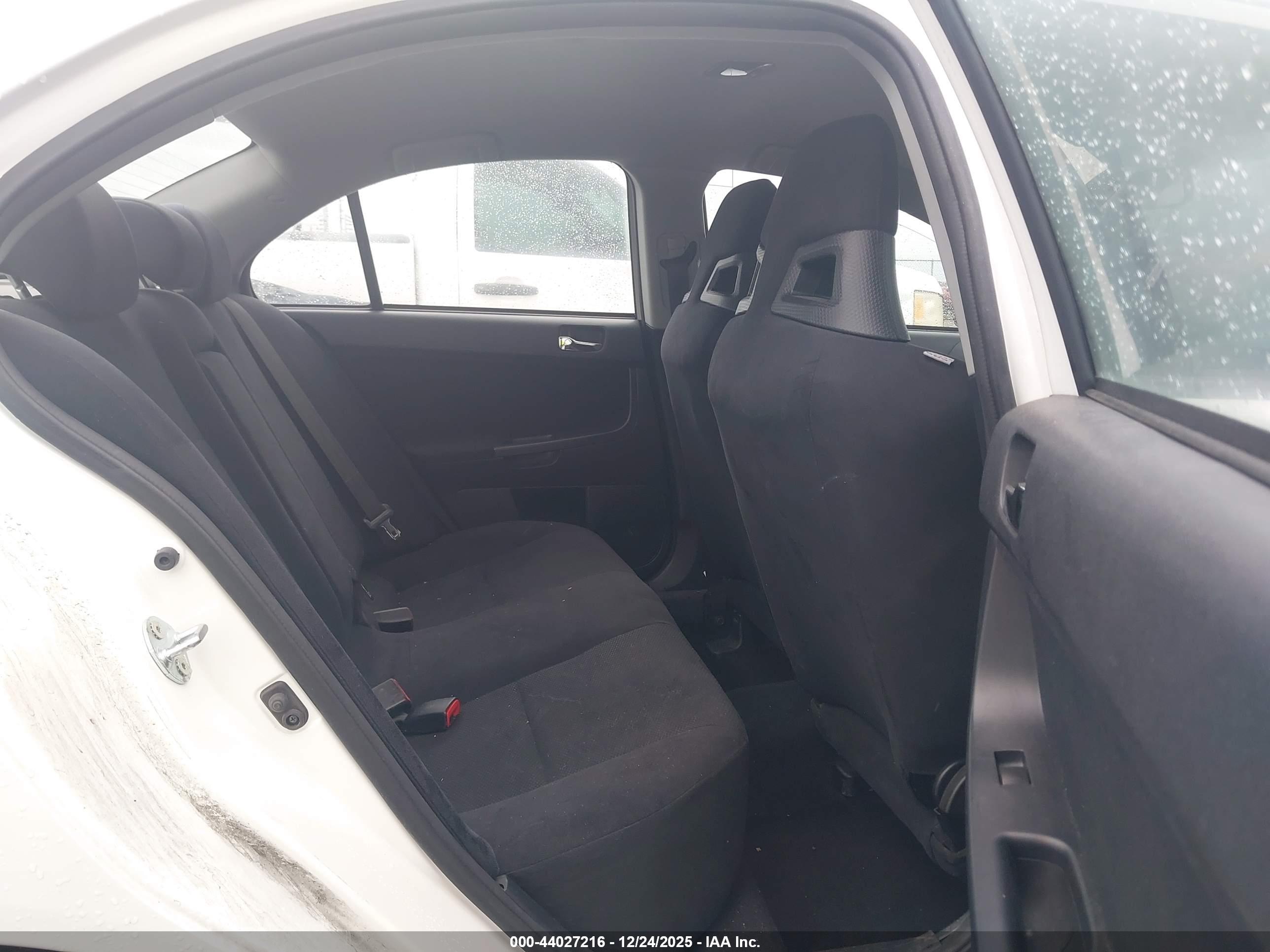MITSUBISHI LANCER image 8