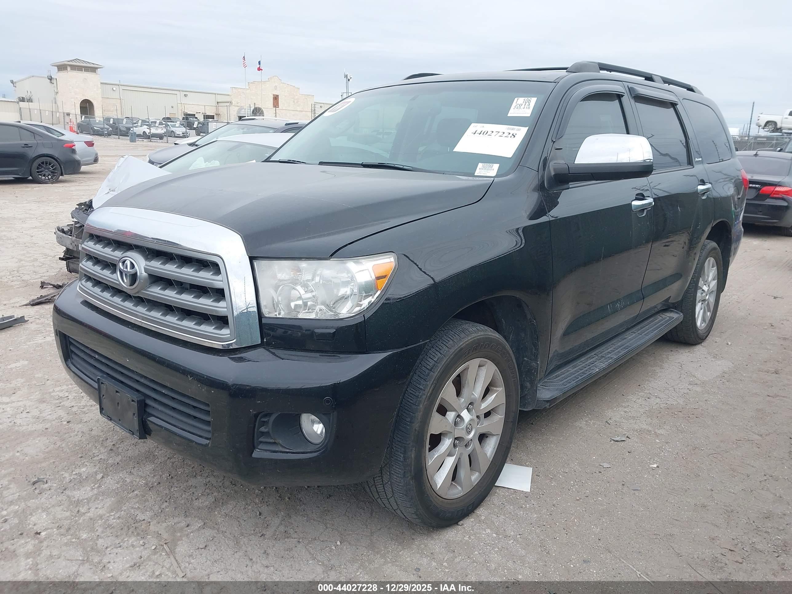 TOYOTA SEQUOIA image 2