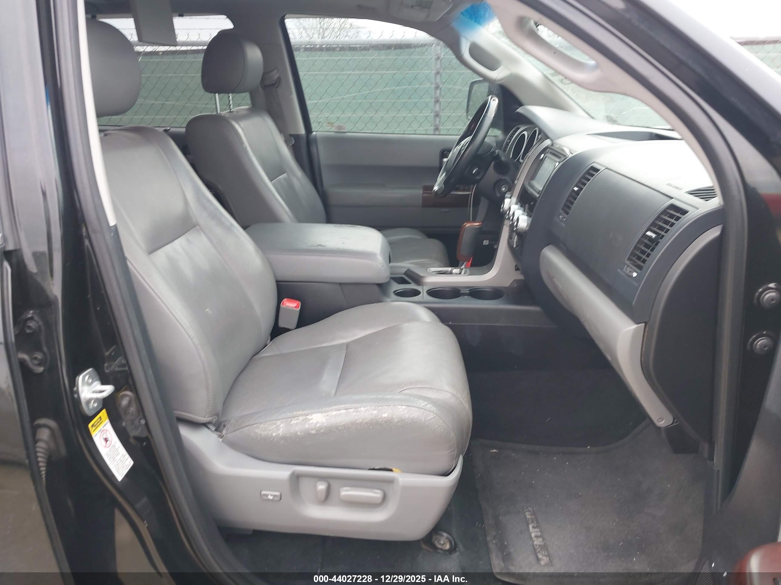 TOYOTA SEQUOIA image 5
