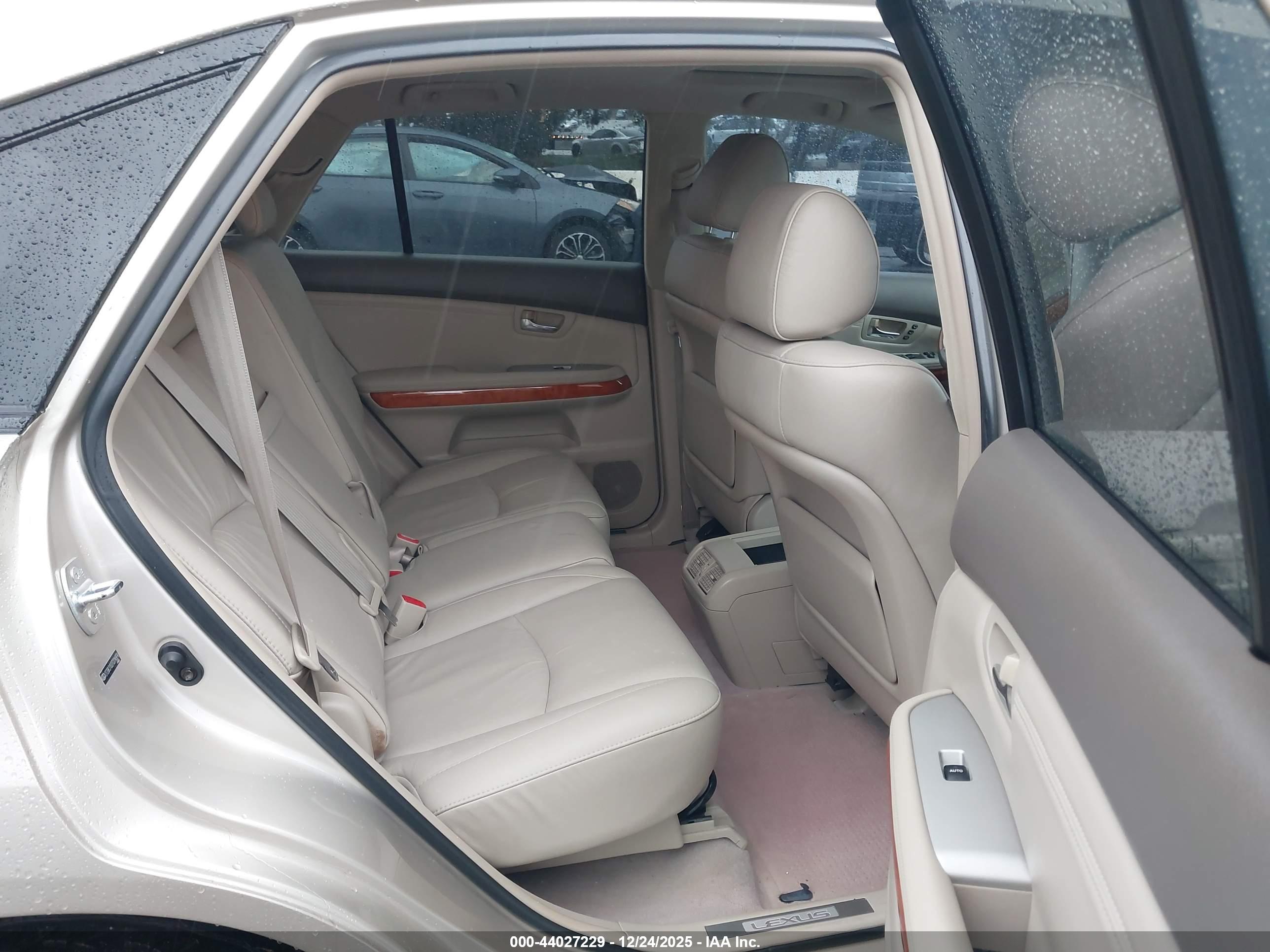 LEXUS RX image 8