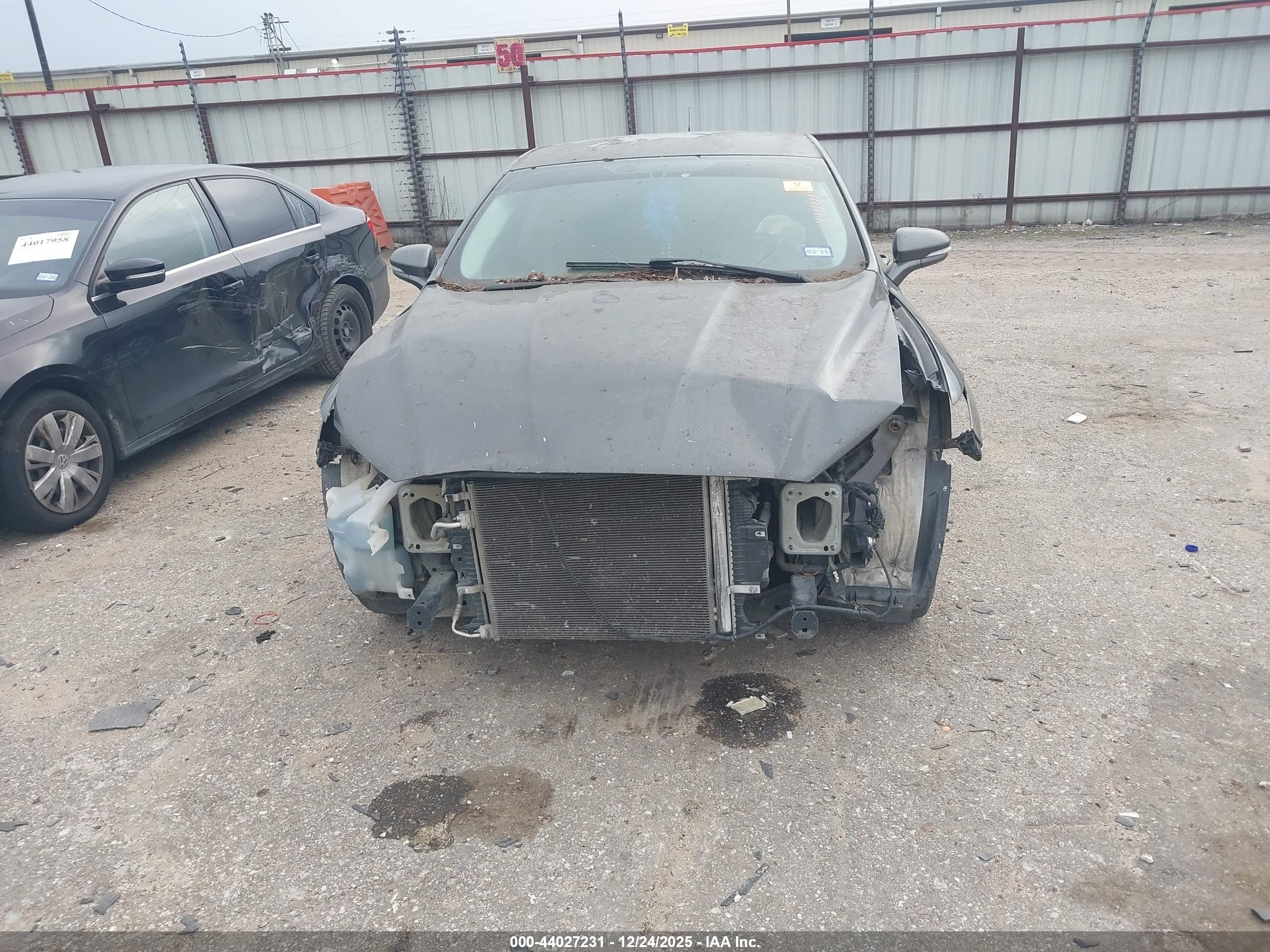 FORD FUSION image 10