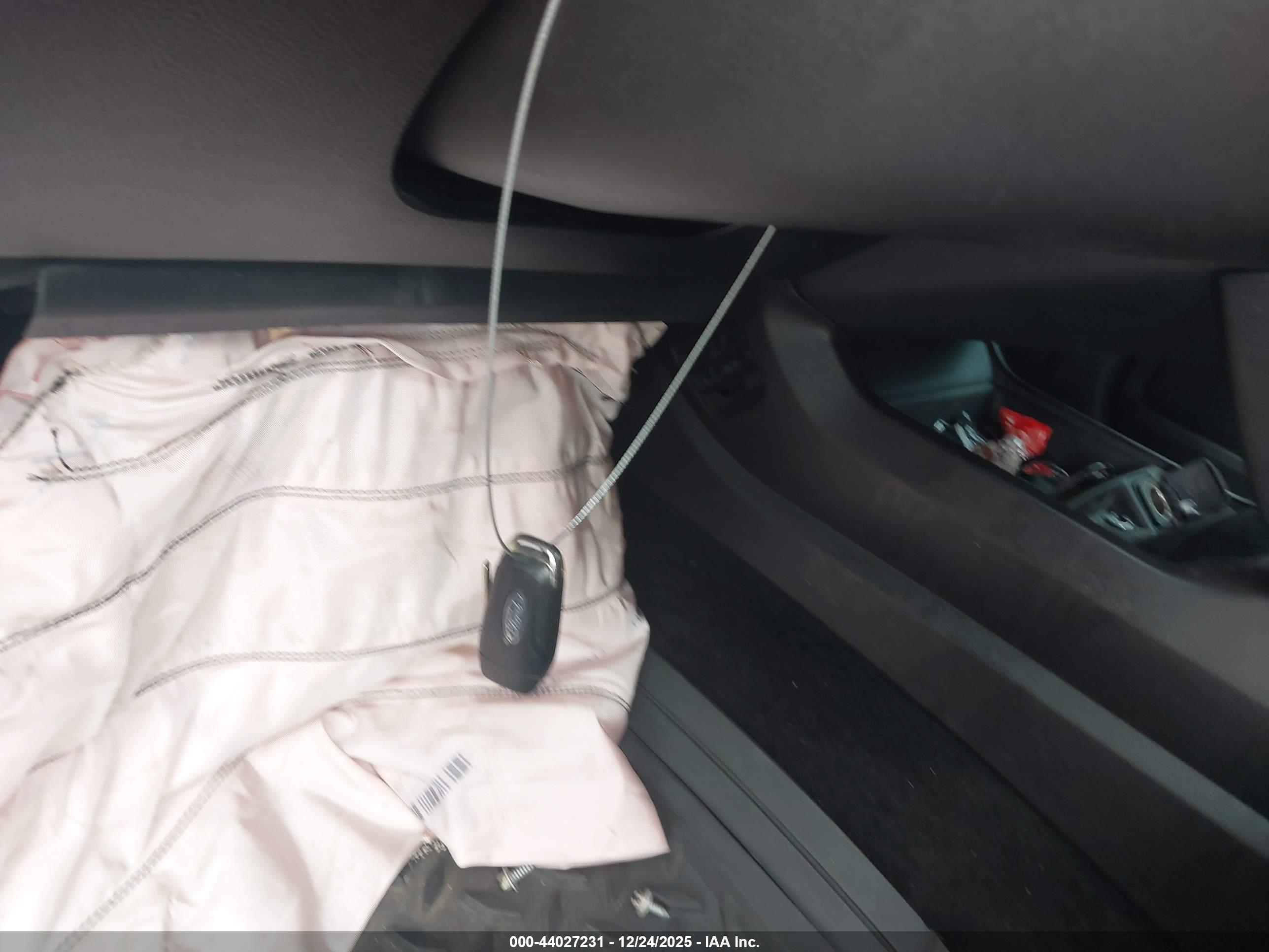 FORD FUSION image 11