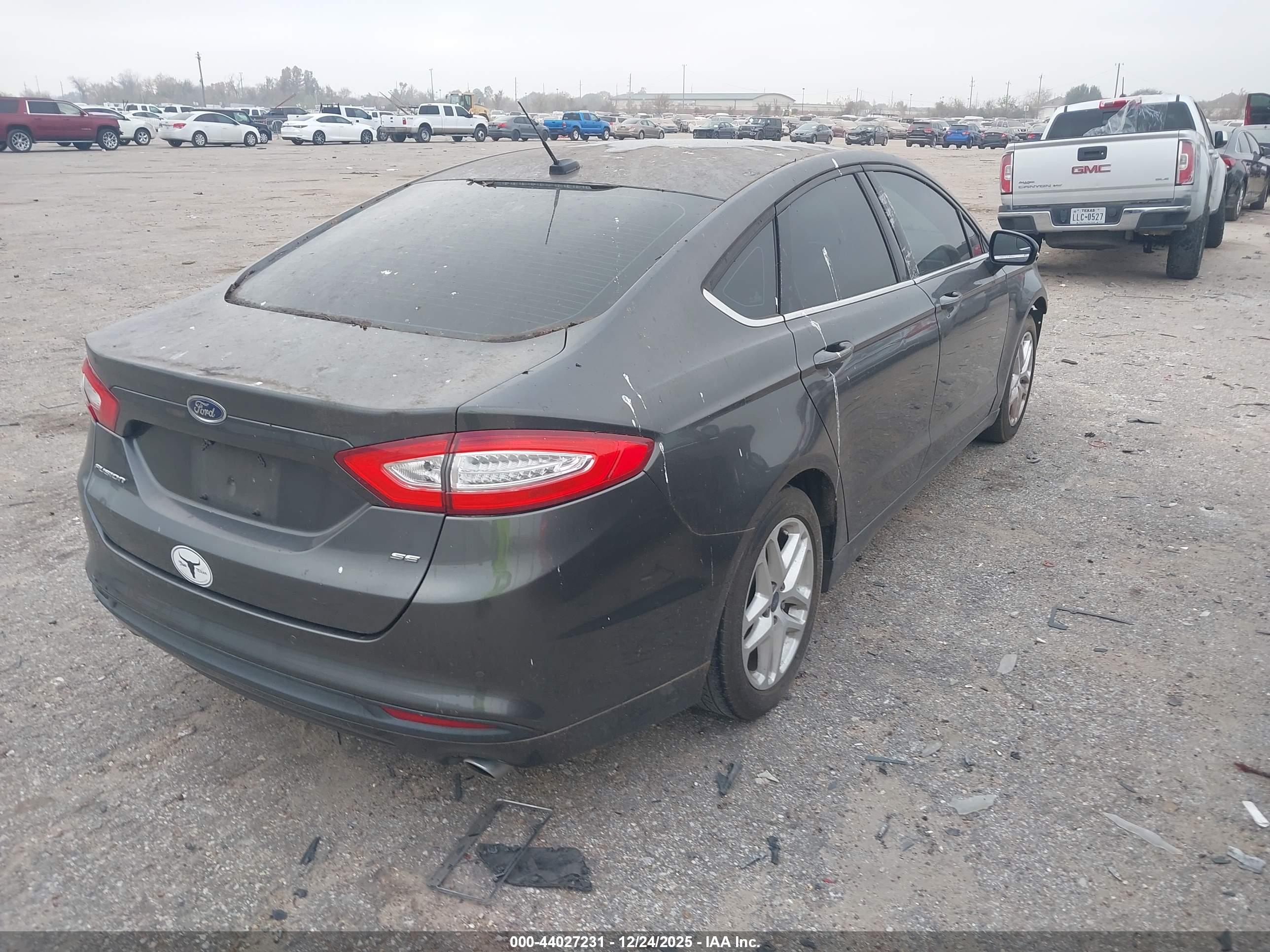 FORD FUSION image 4