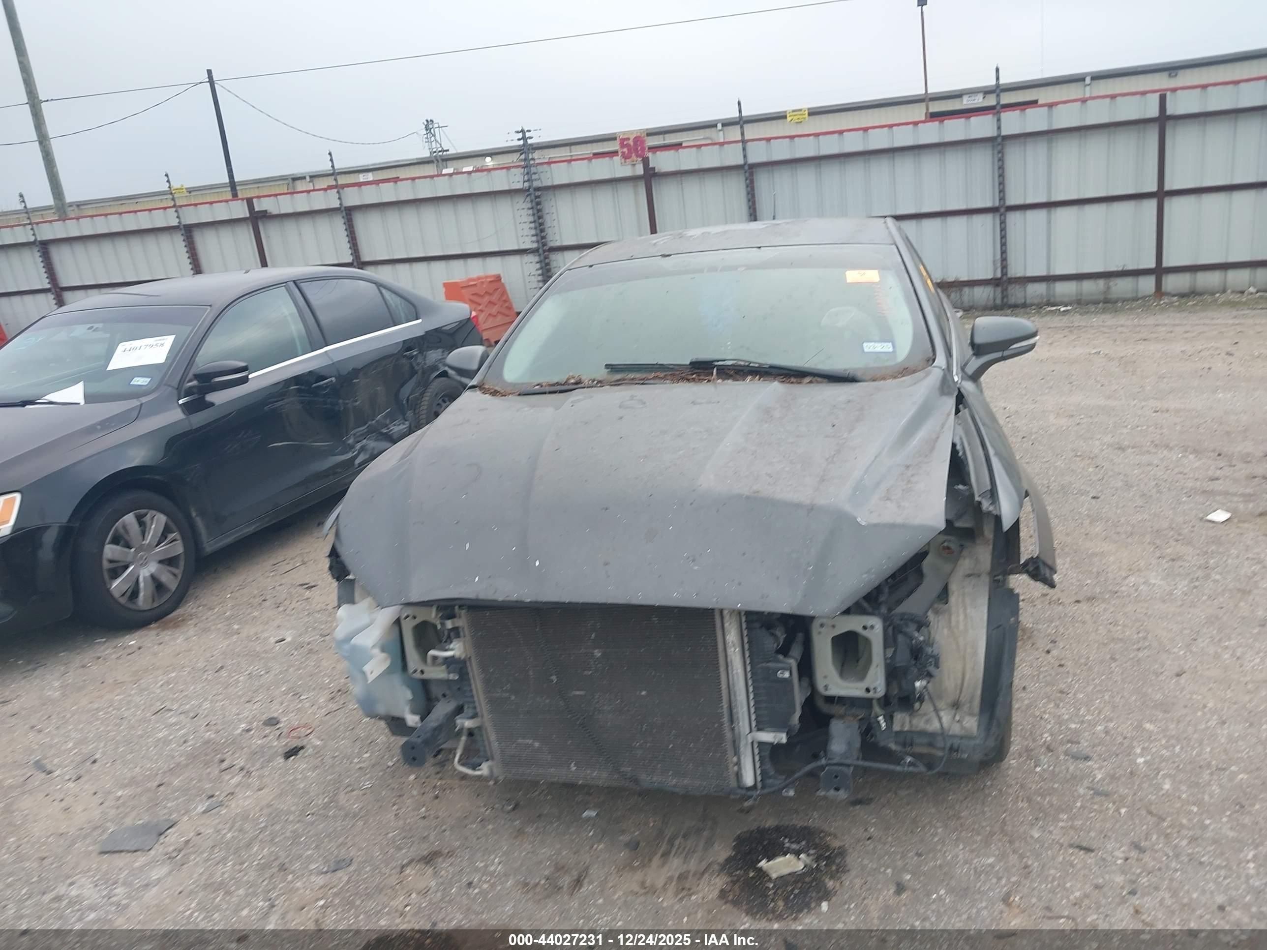 FORD FUSION image 6
