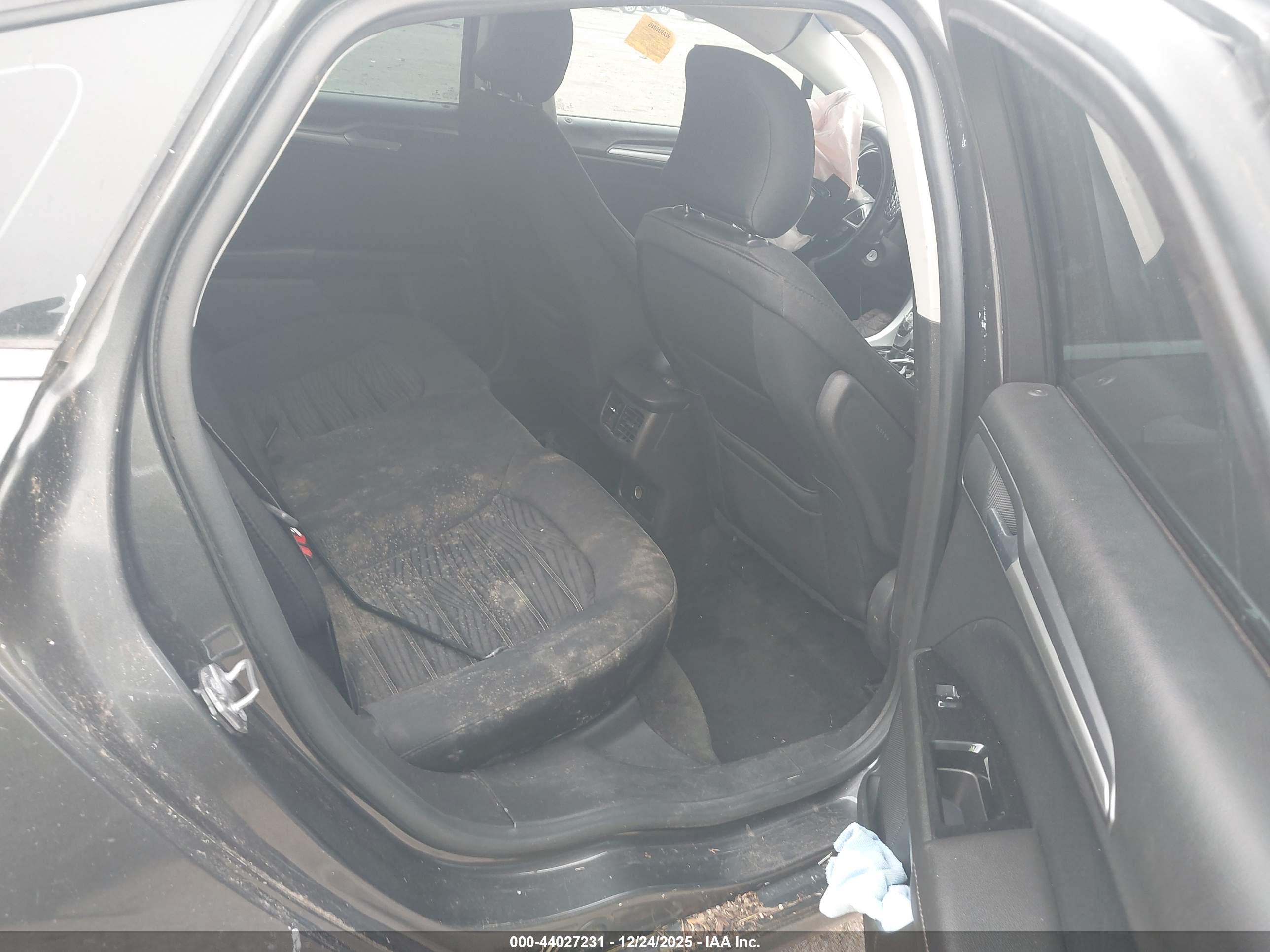 FORD FUSION image 8
