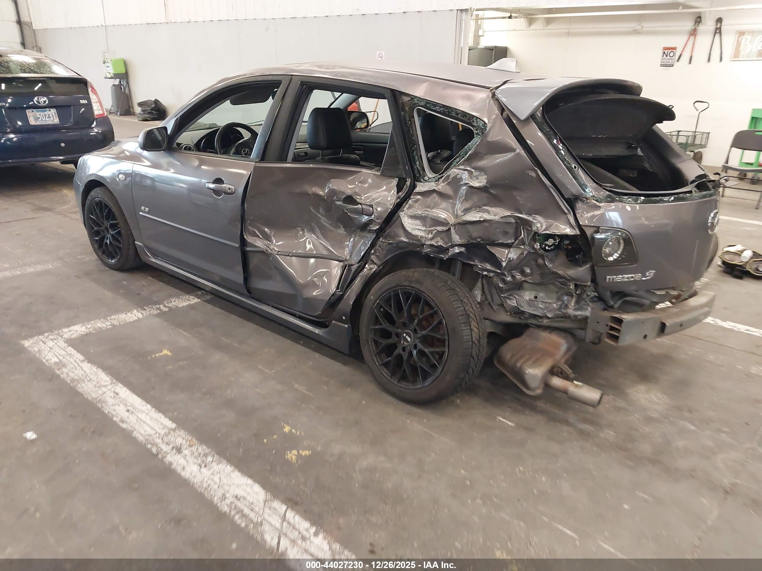 MAZDA MAZDA3 image 3