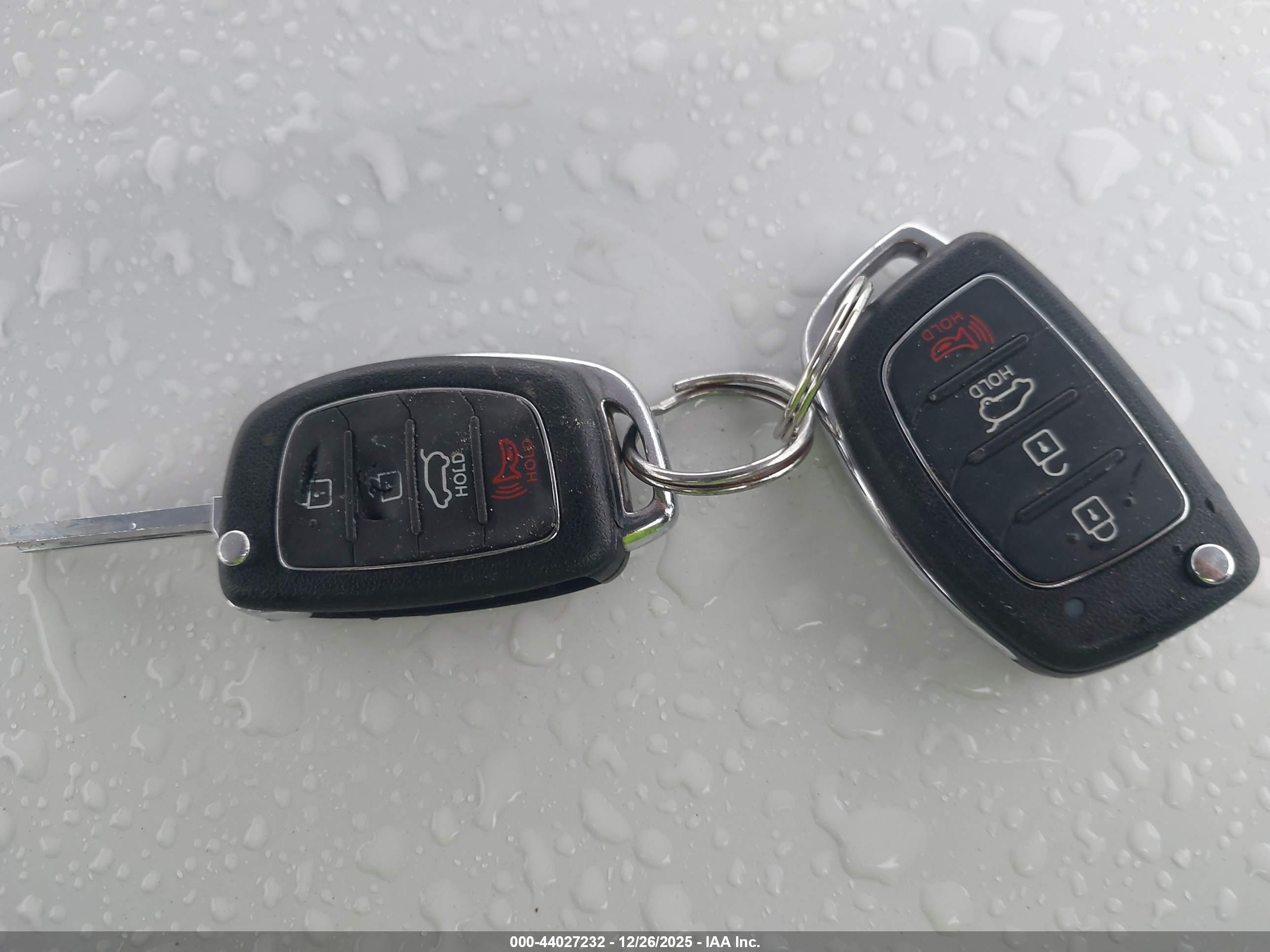 HYUNDAI SANTA image 11