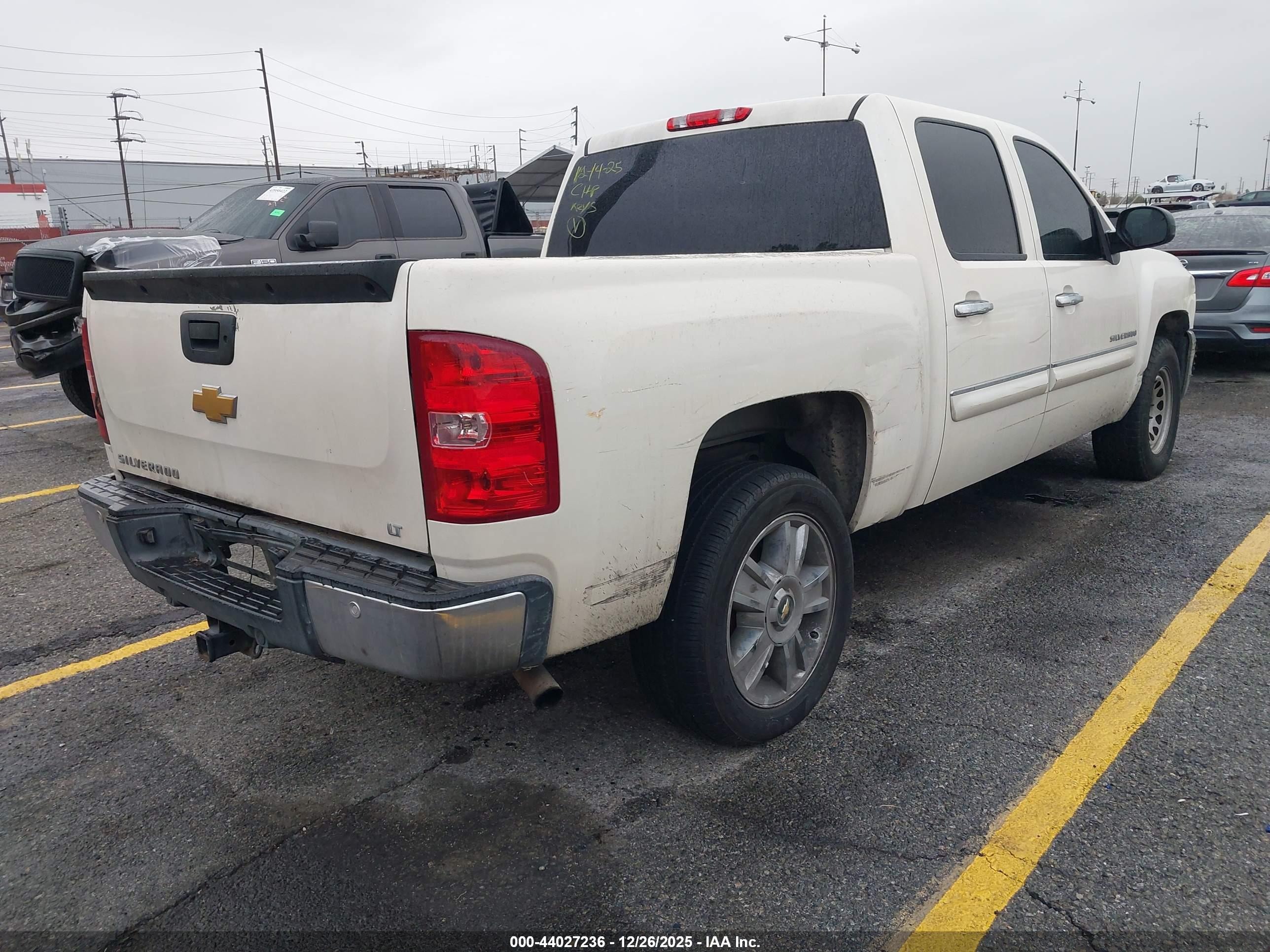 CHEVROLET SILVERADO image 4