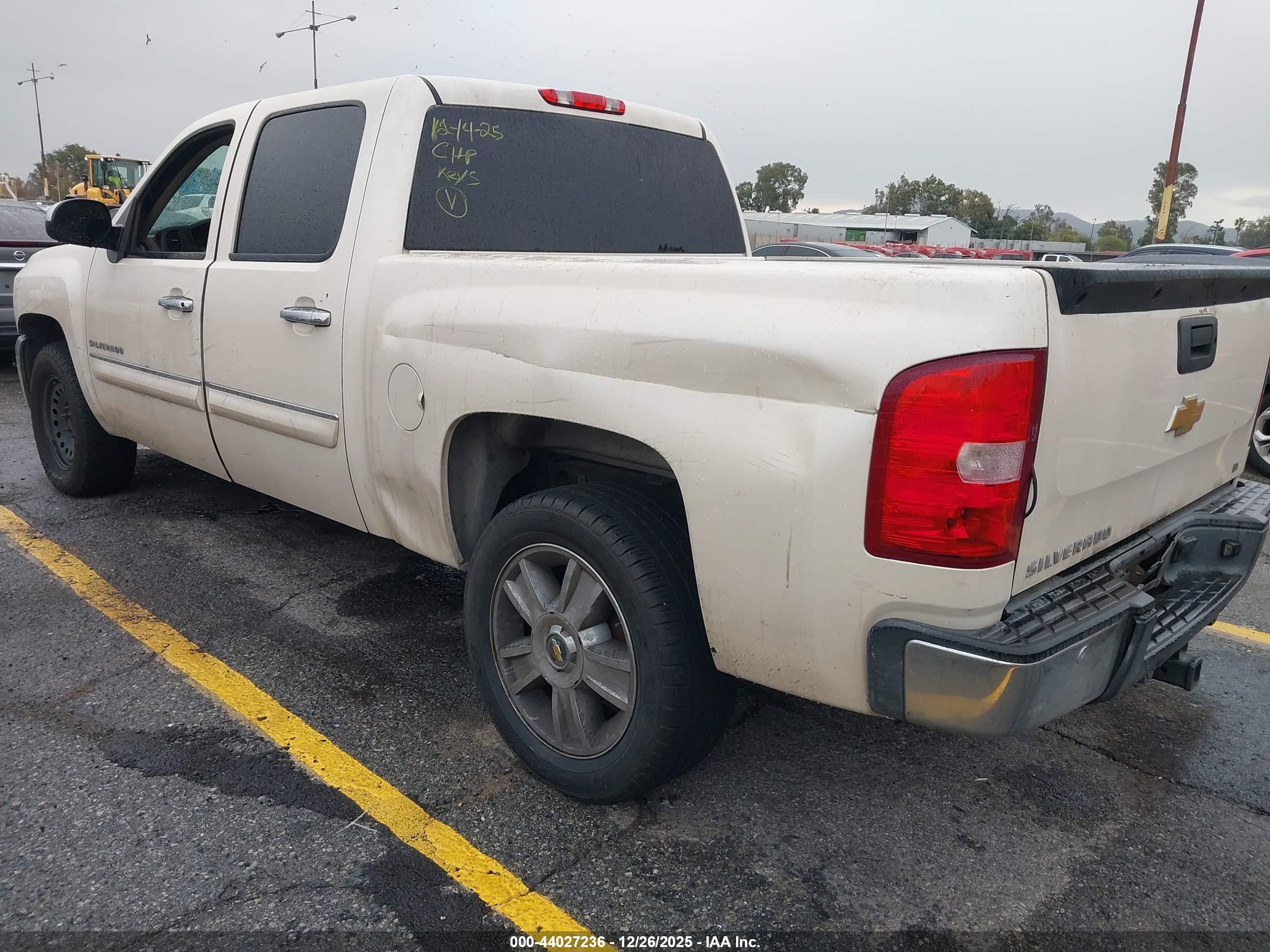 CHEVROLET SILVERADO image 6