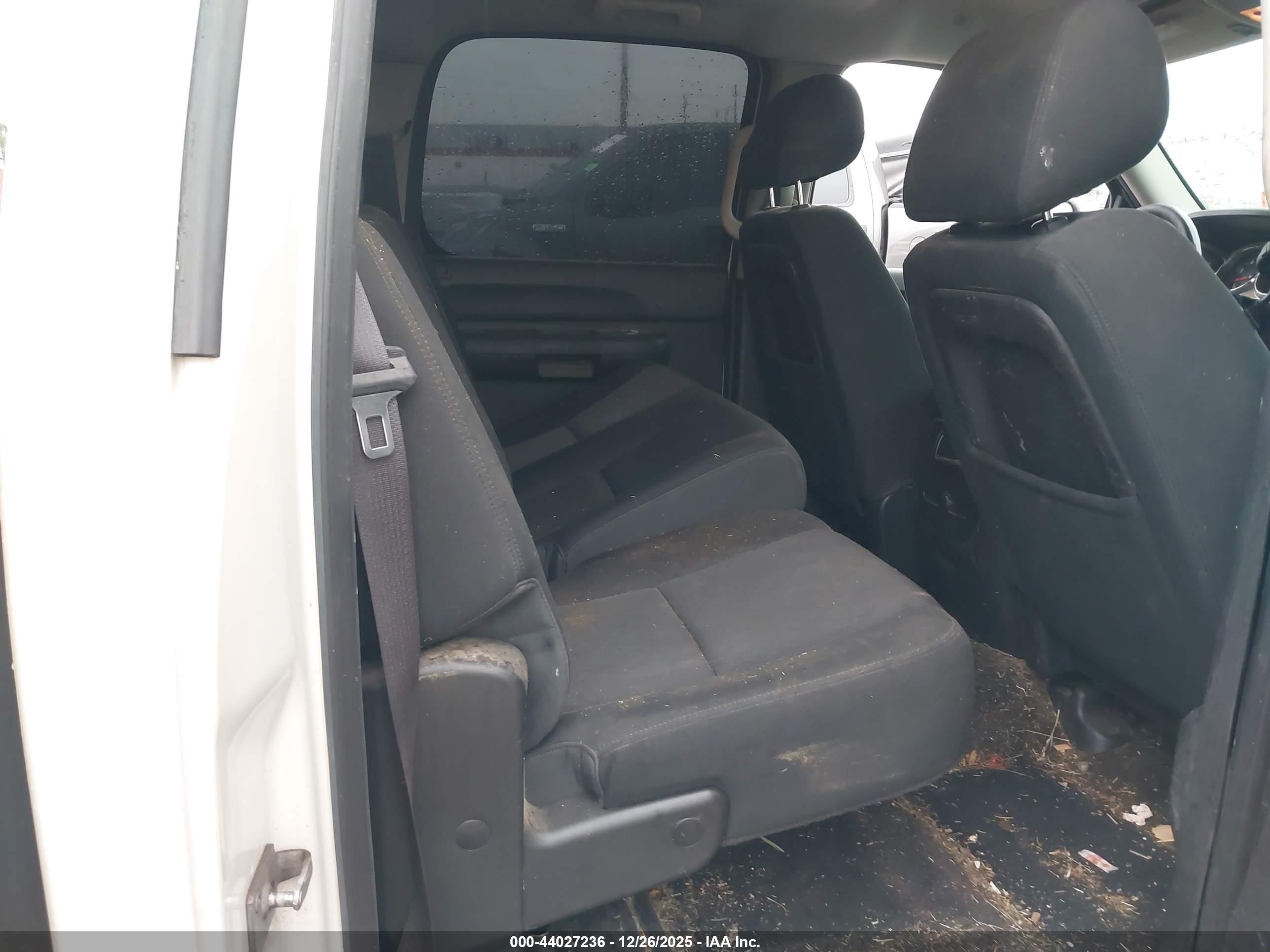 CHEVROLET SILVERADO image 8
