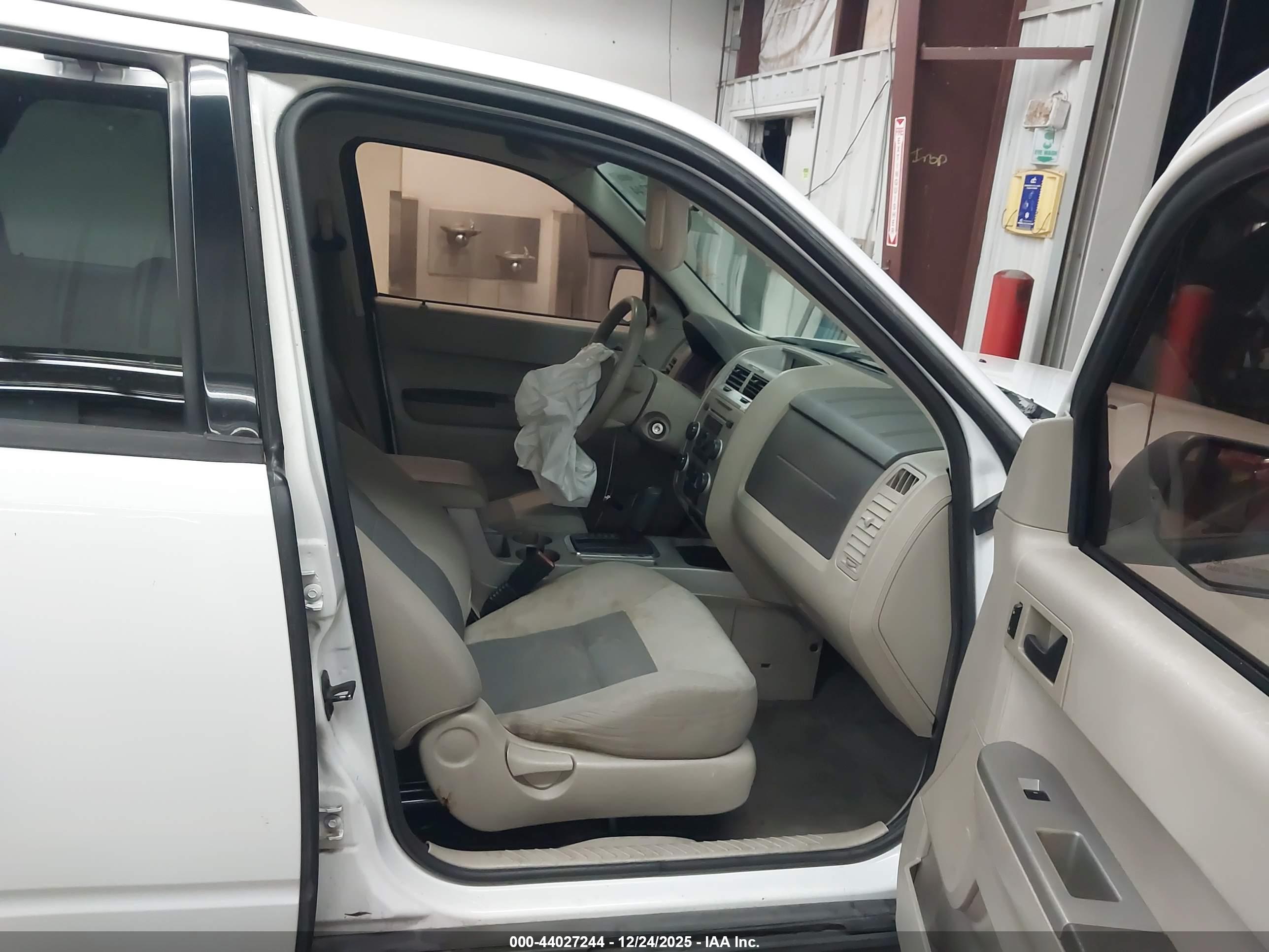 FORD ESCAPE image 5