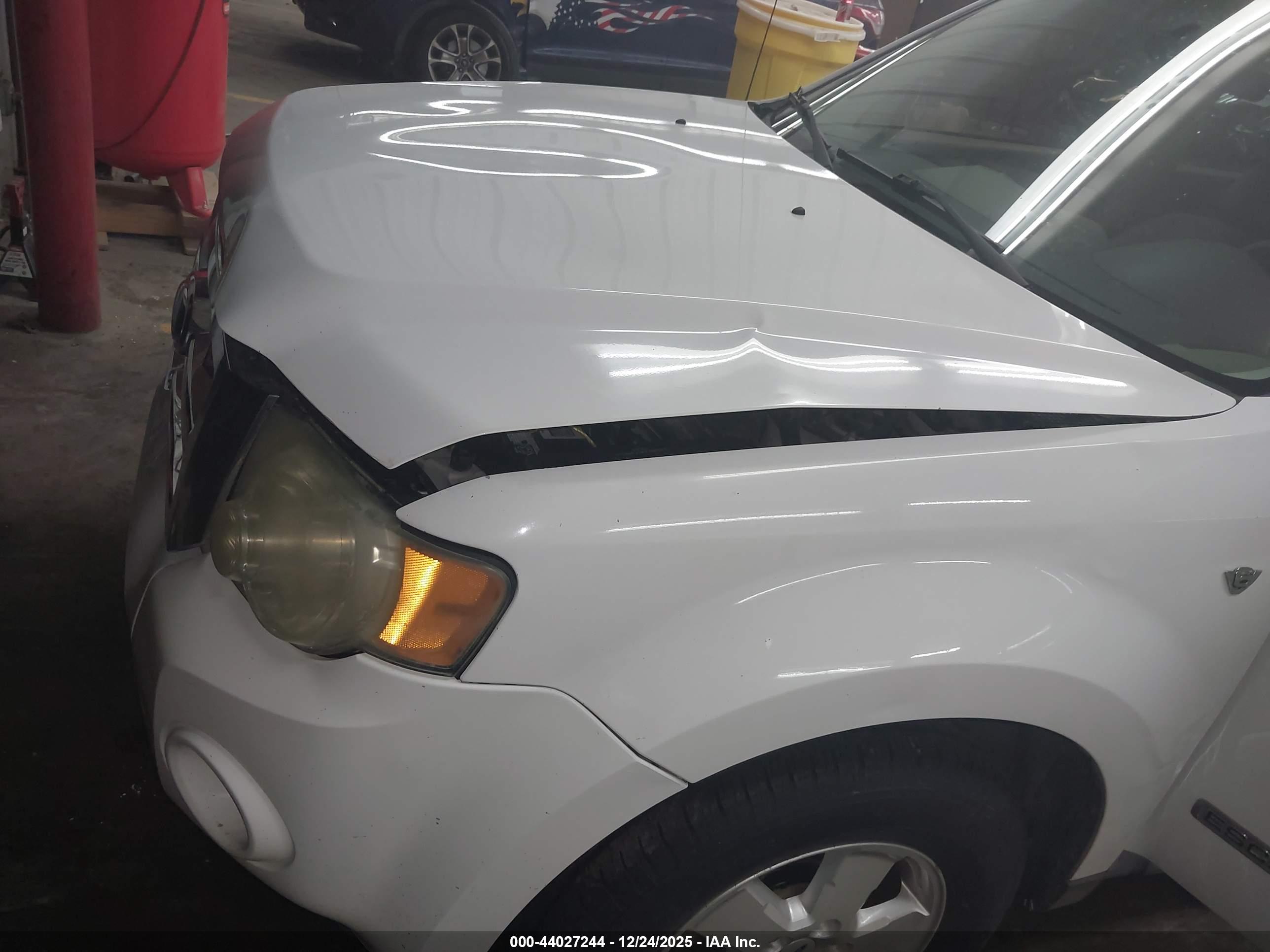 FORD ESCAPE image 6
