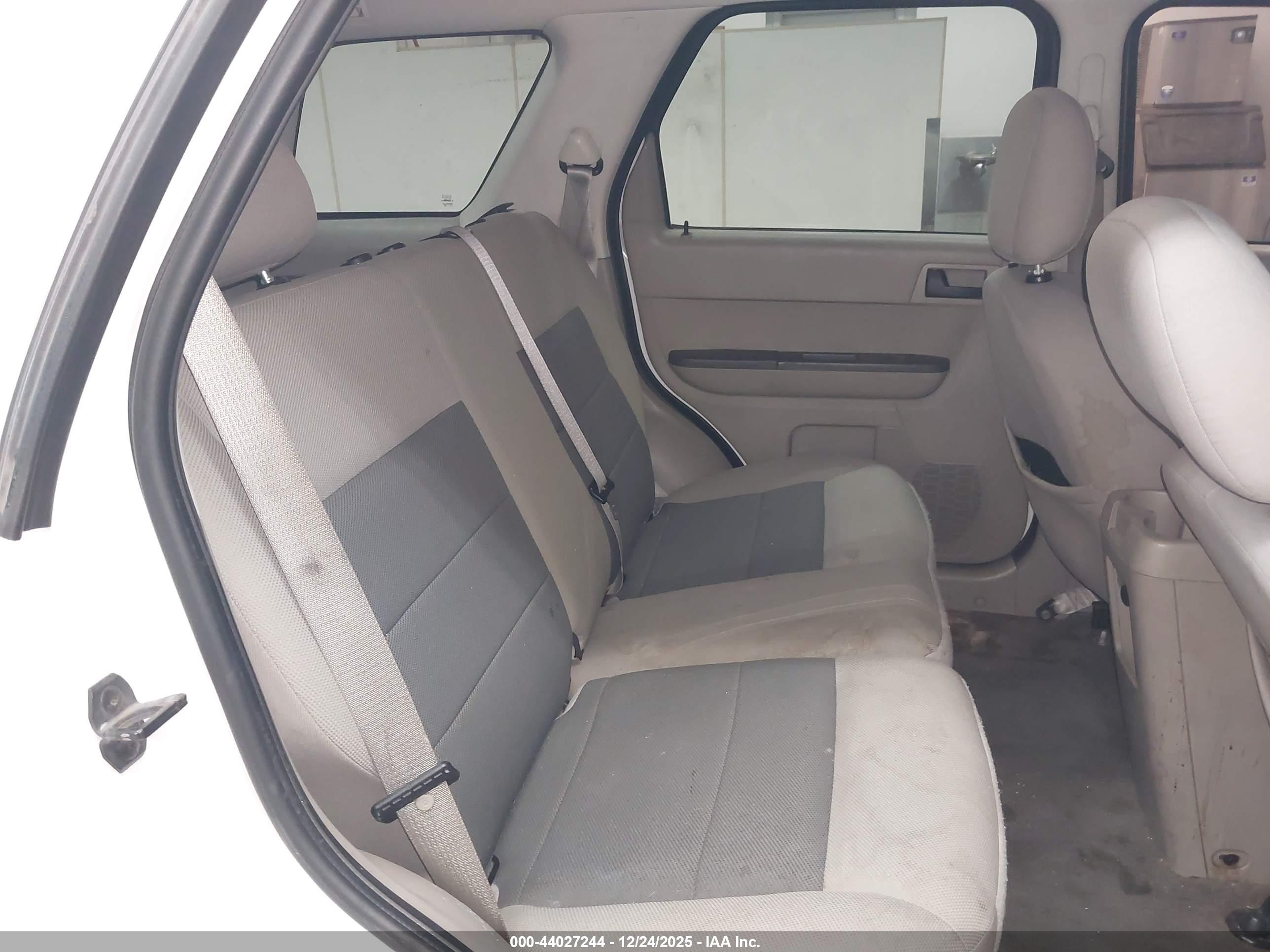 FORD ESCAPE image 8
