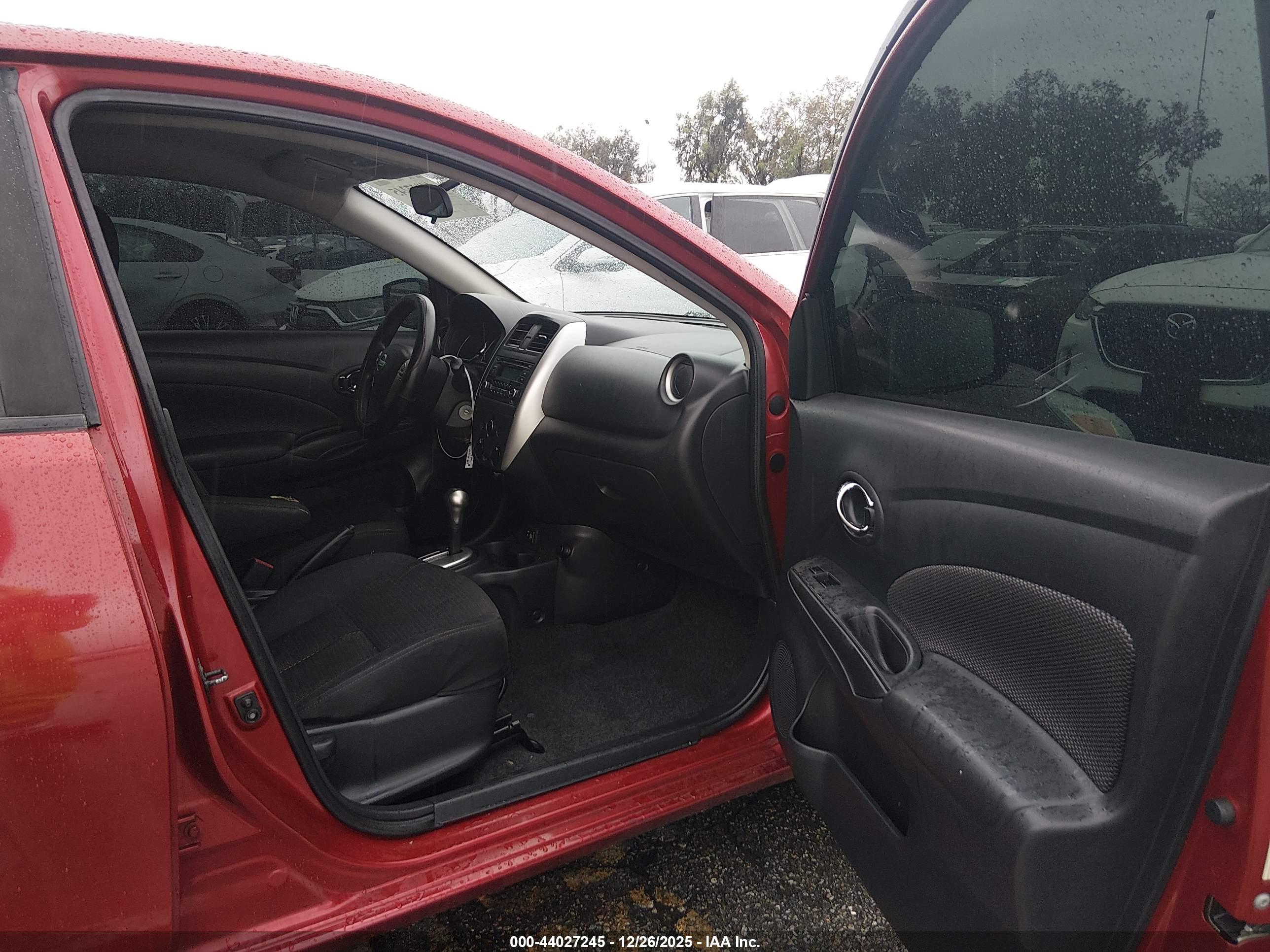 NISSAN VERSA image 5
