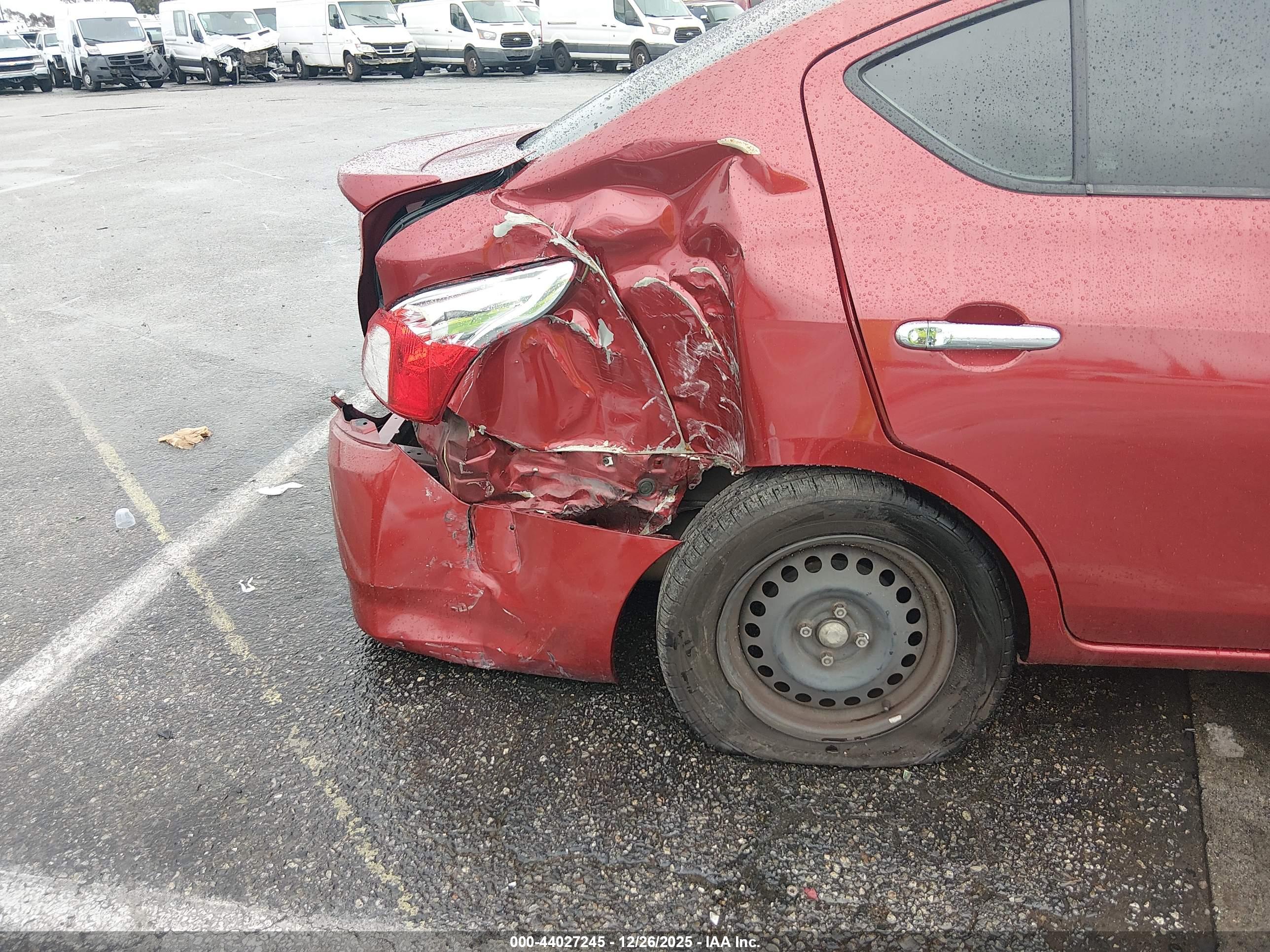 NISSAN VERSA image 6