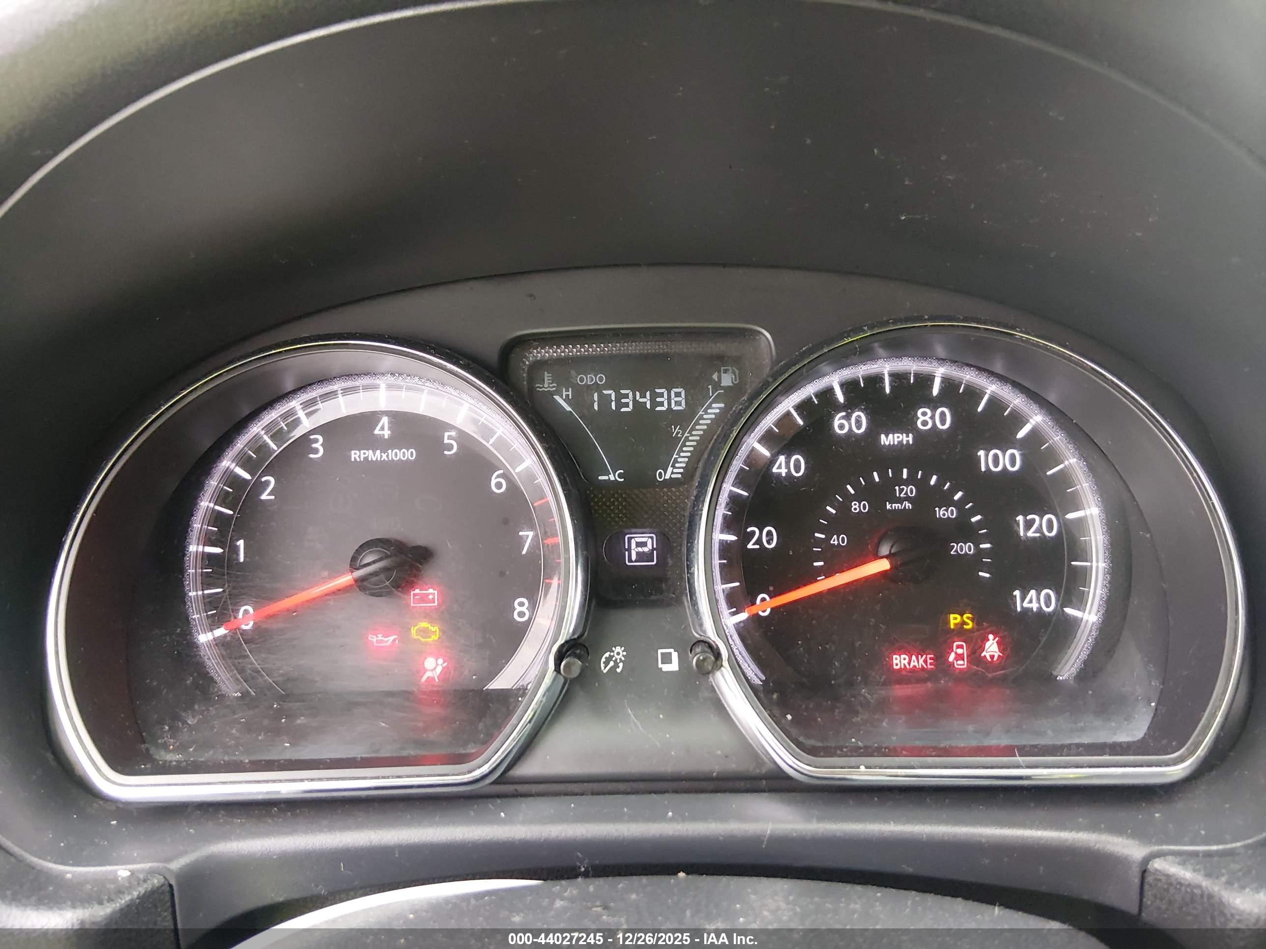 NISSAN VERSA image 7