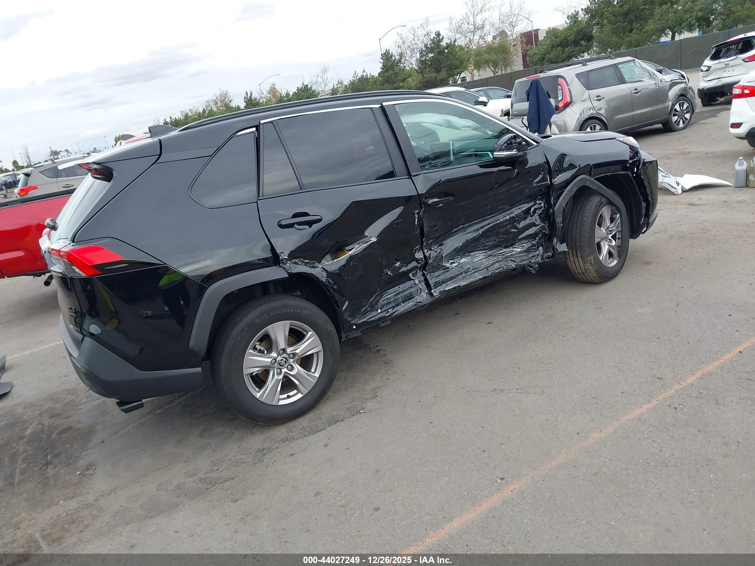 TOYOTA RAV4 image 4