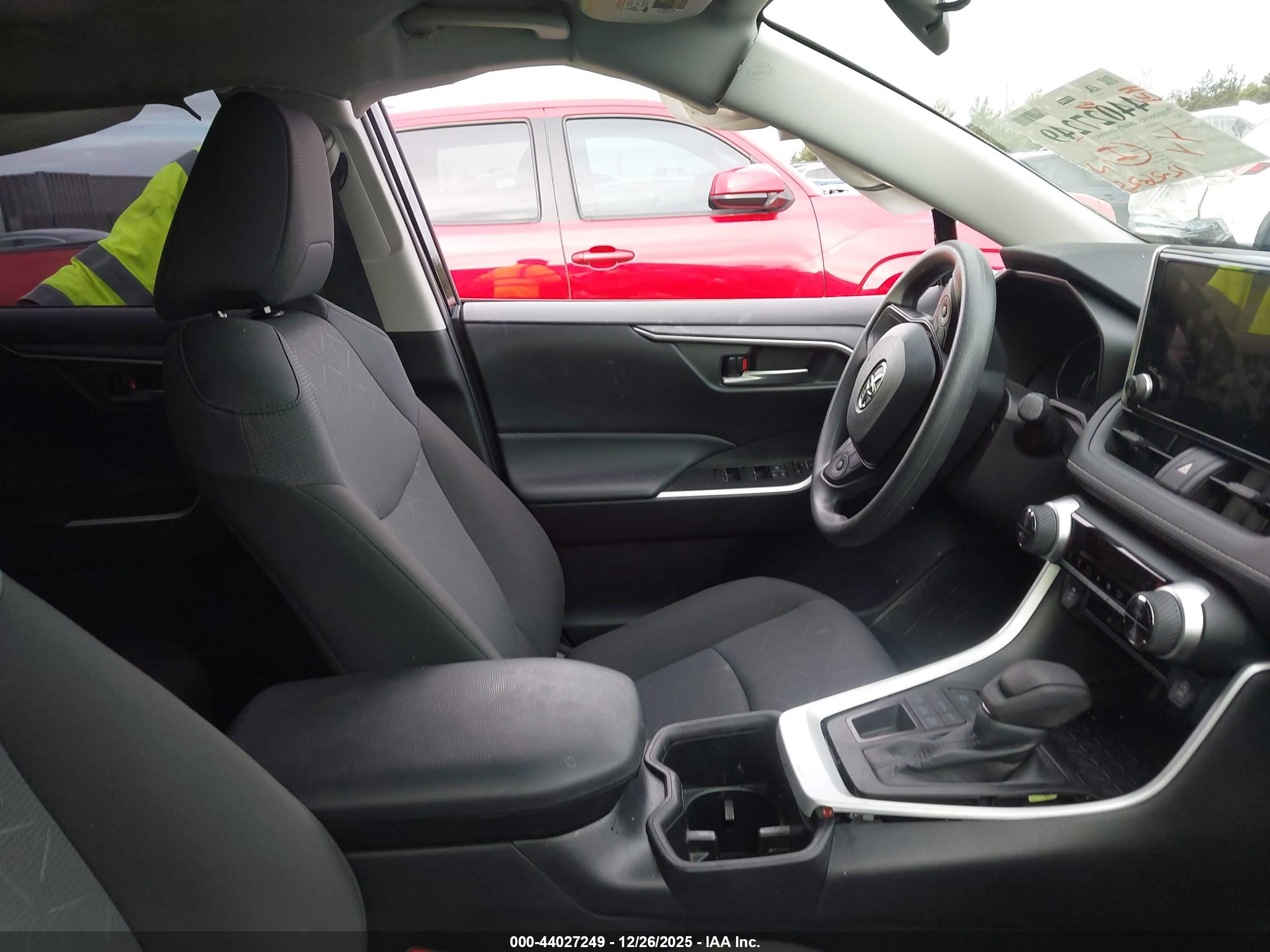 TOYOTA RAV4 image 5