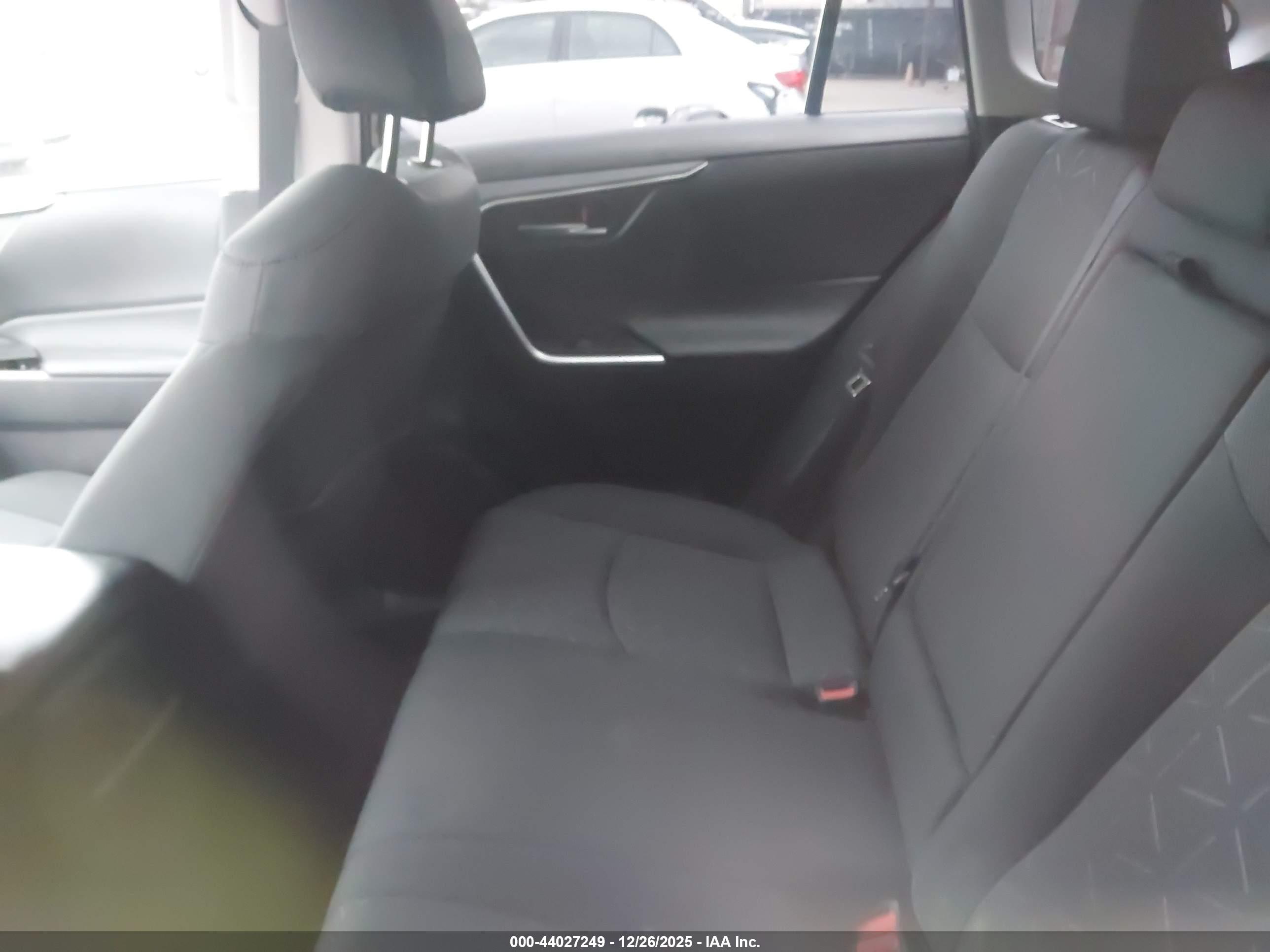 TOYOTA RAV4 image 8