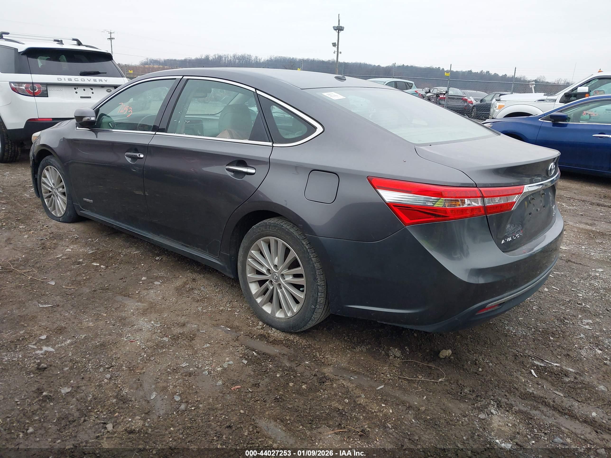 TOYOTA AVALON image 3