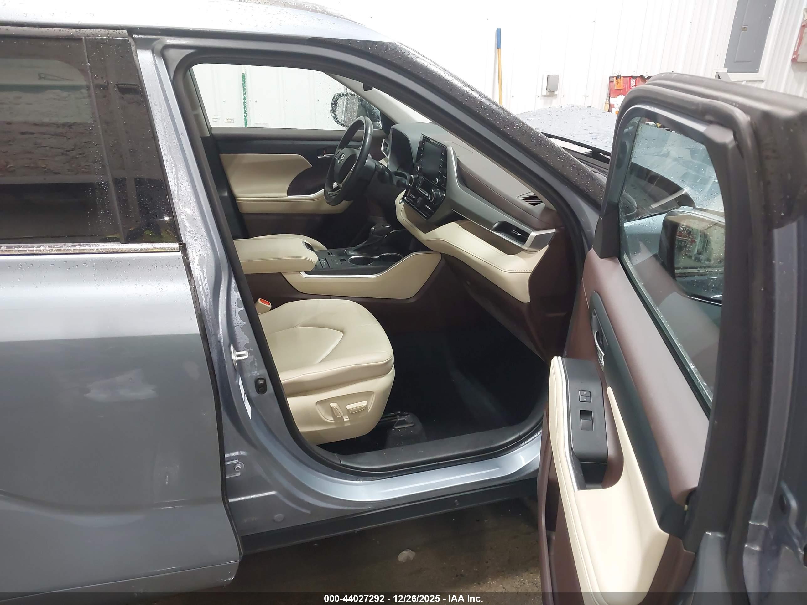 TOYOTA HIGHLANDER image 5