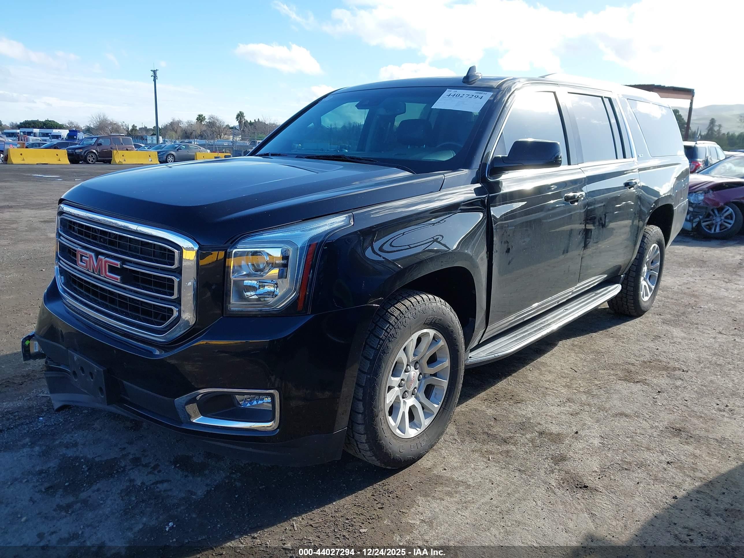 GMC YUKON image 2