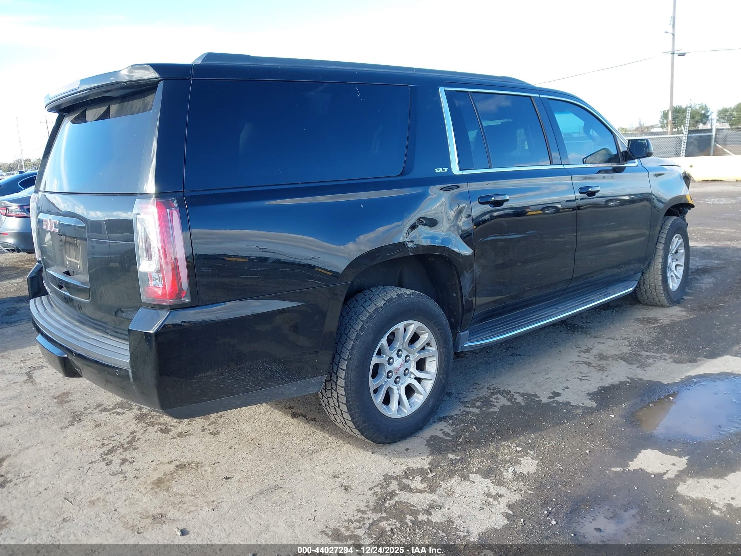 GMC YUKON image 4