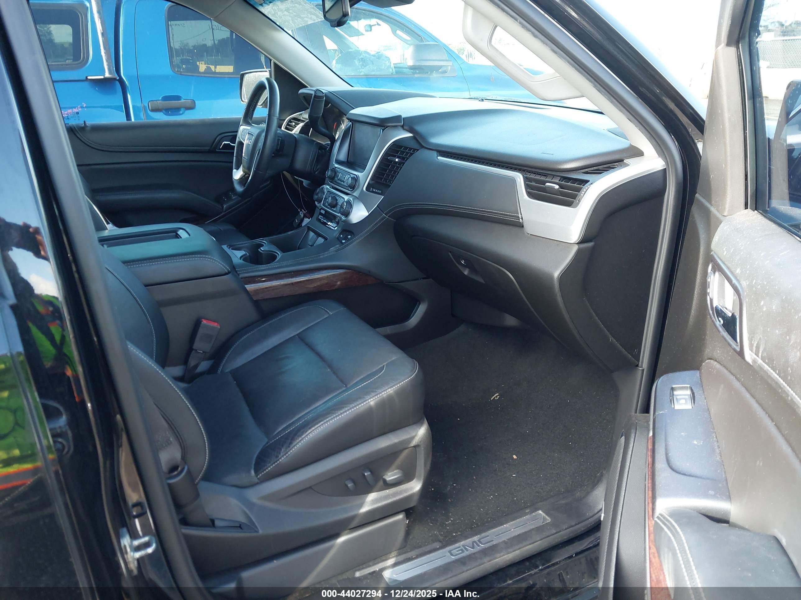 GMC YUKON image 5