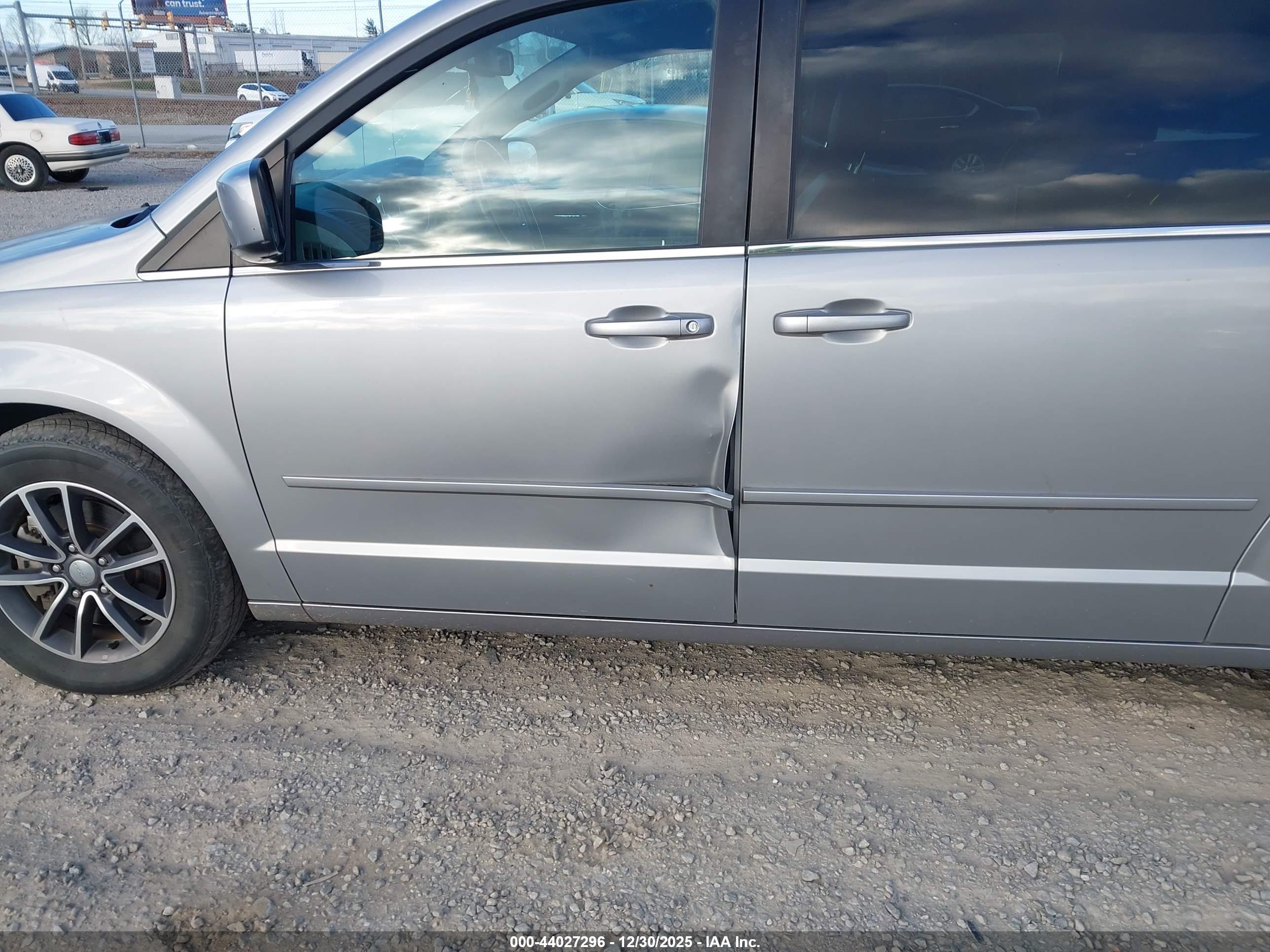 DODGE GRAND image 6