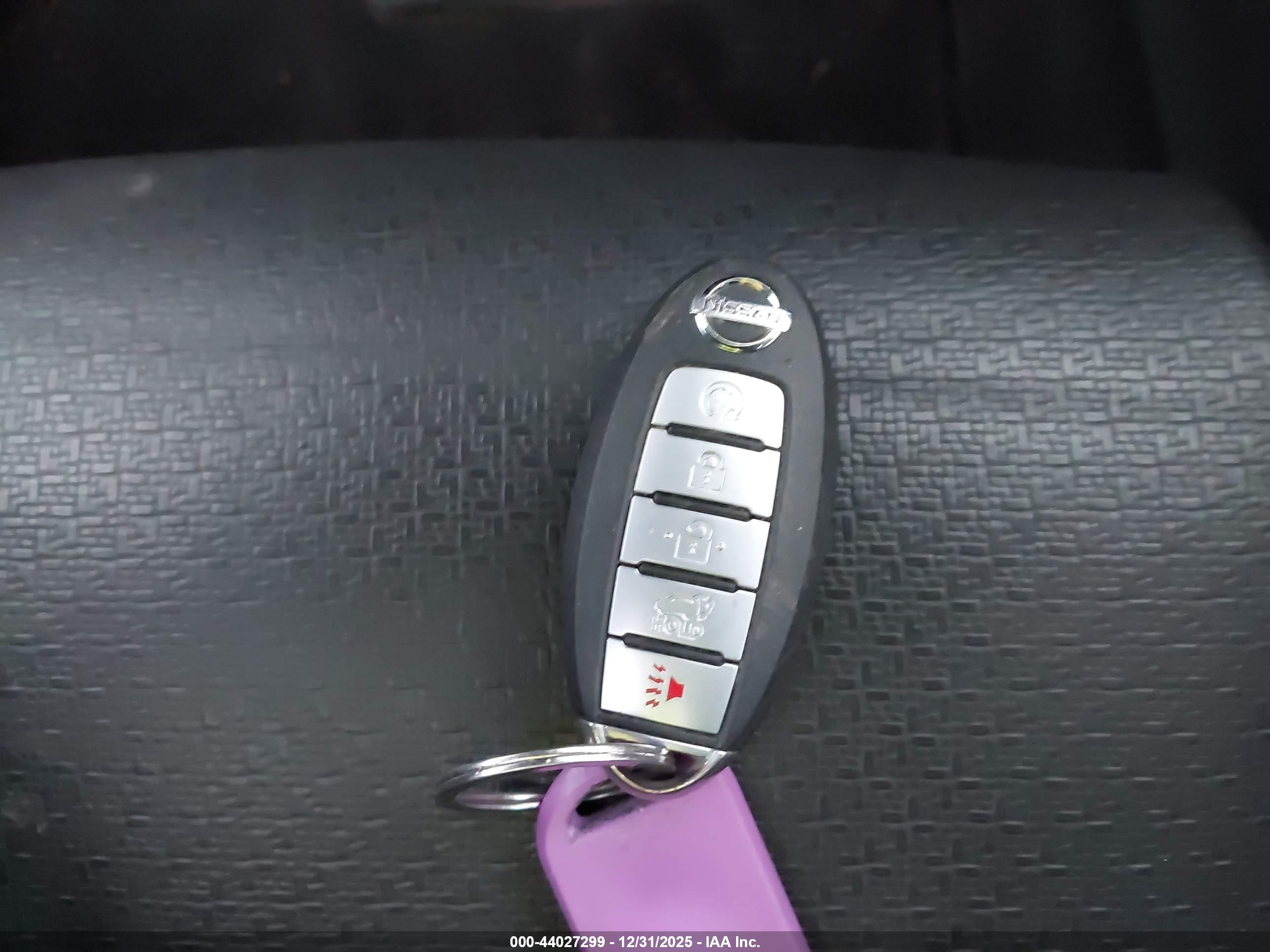 NISSAN ROGUE image 11