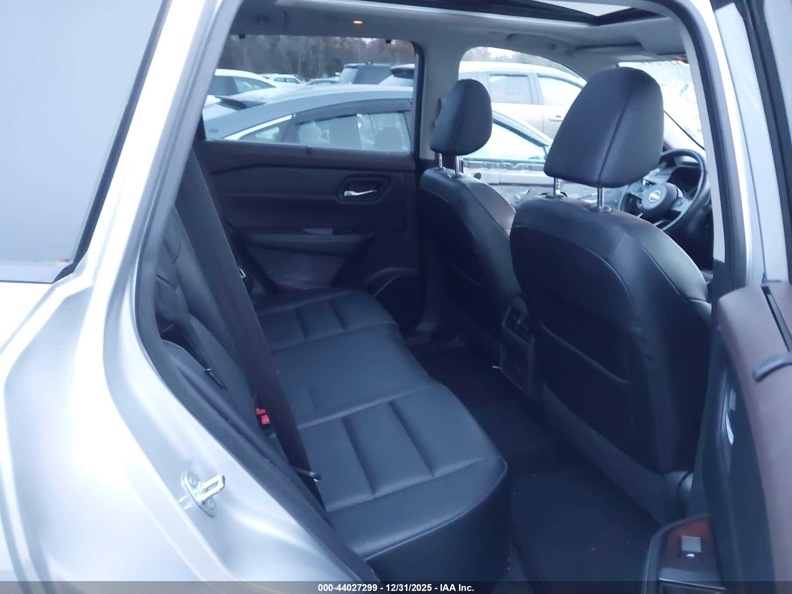 NISSAN ROGUE image 8
