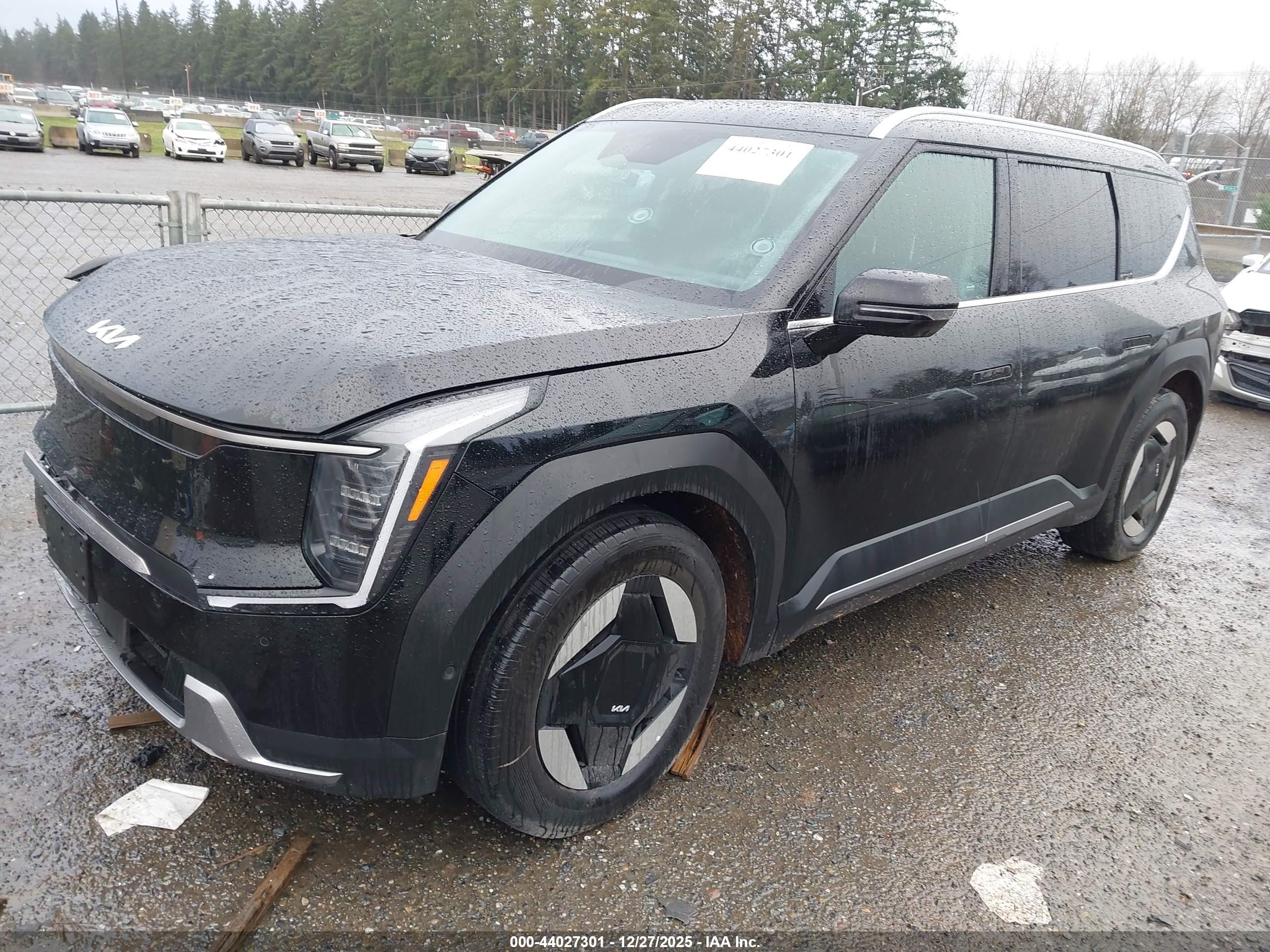 KIA EV9 image 2