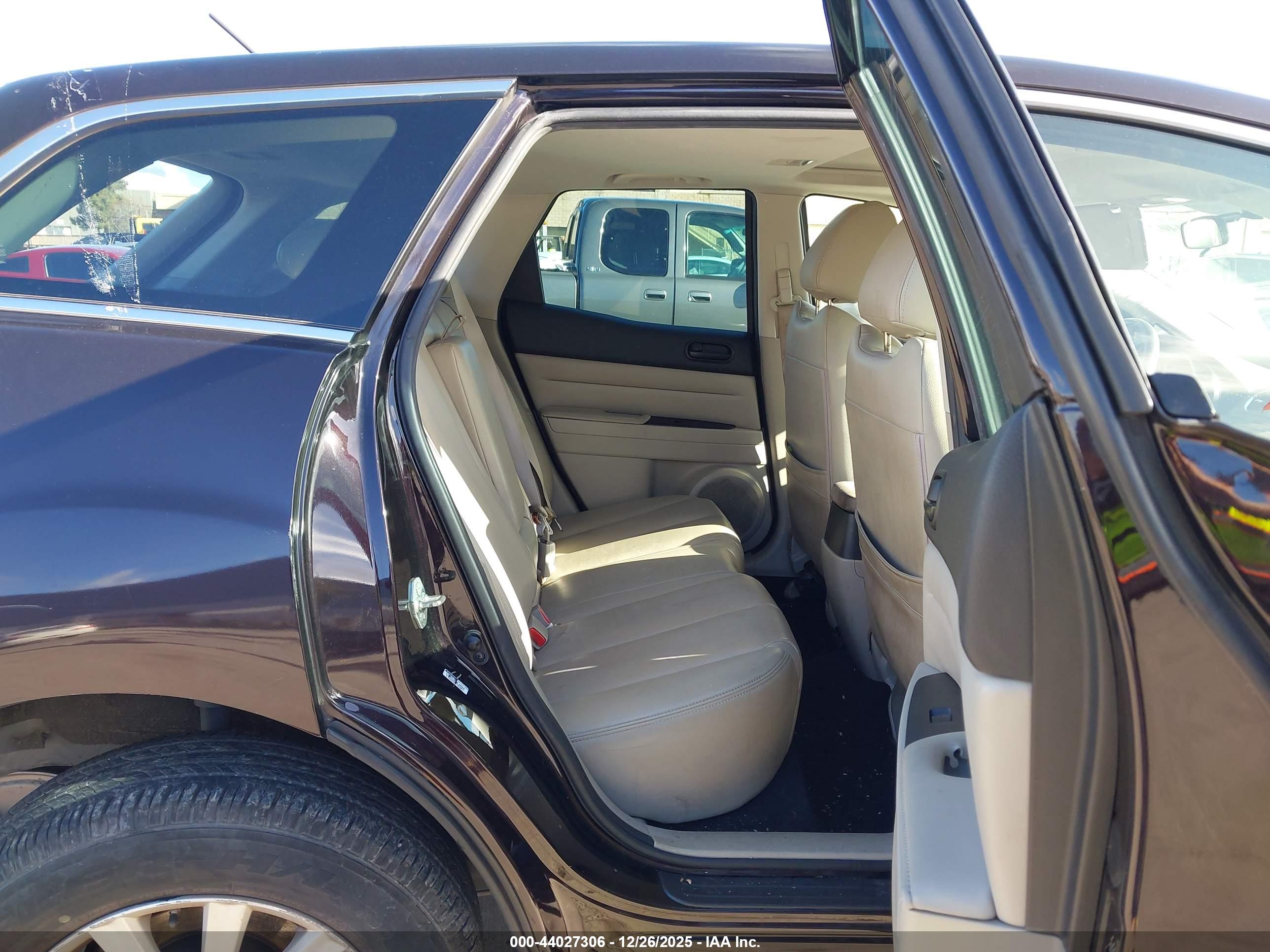 MAZDA CX-7 image 8