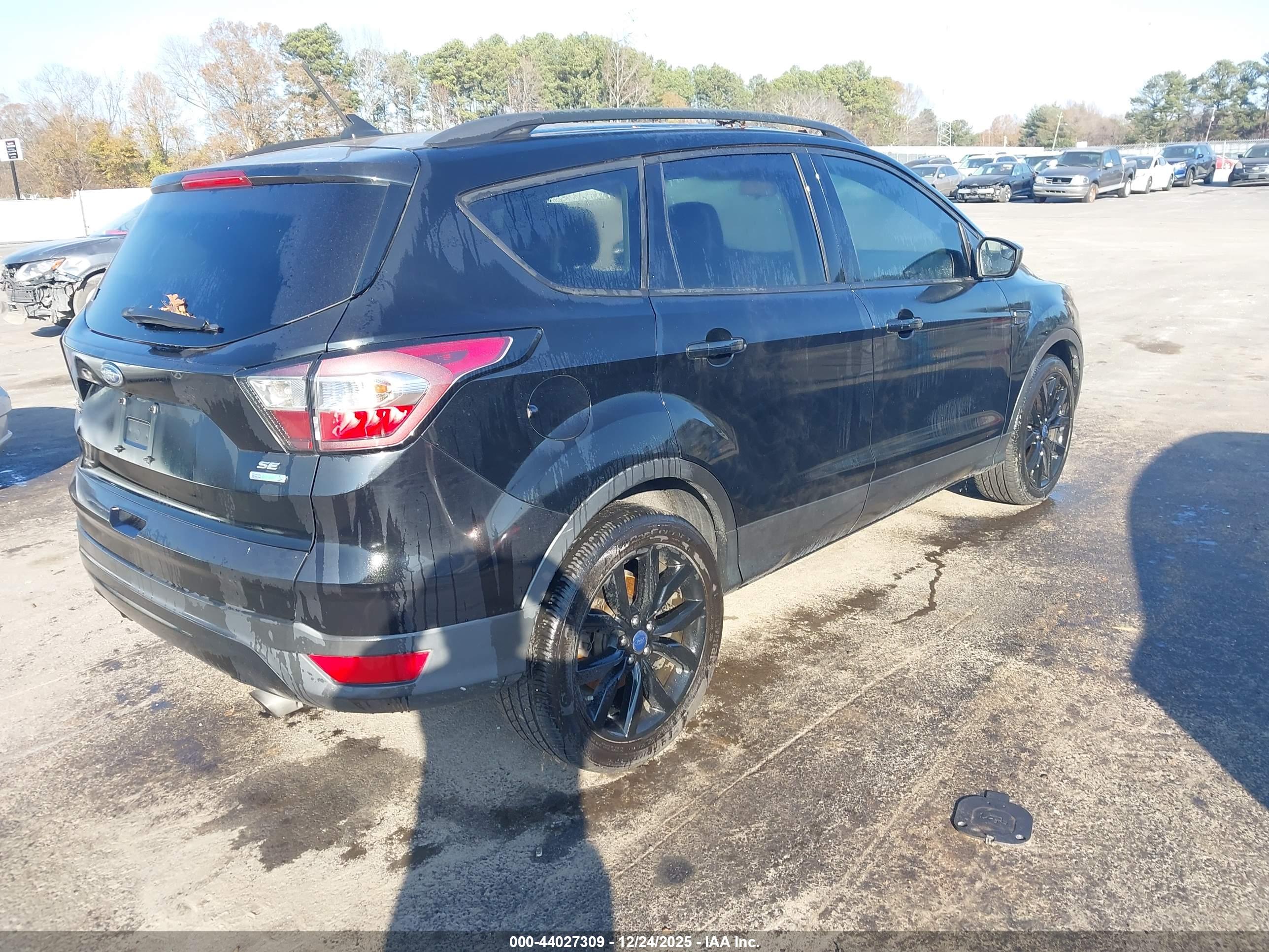 FORD ESCAPE image 4