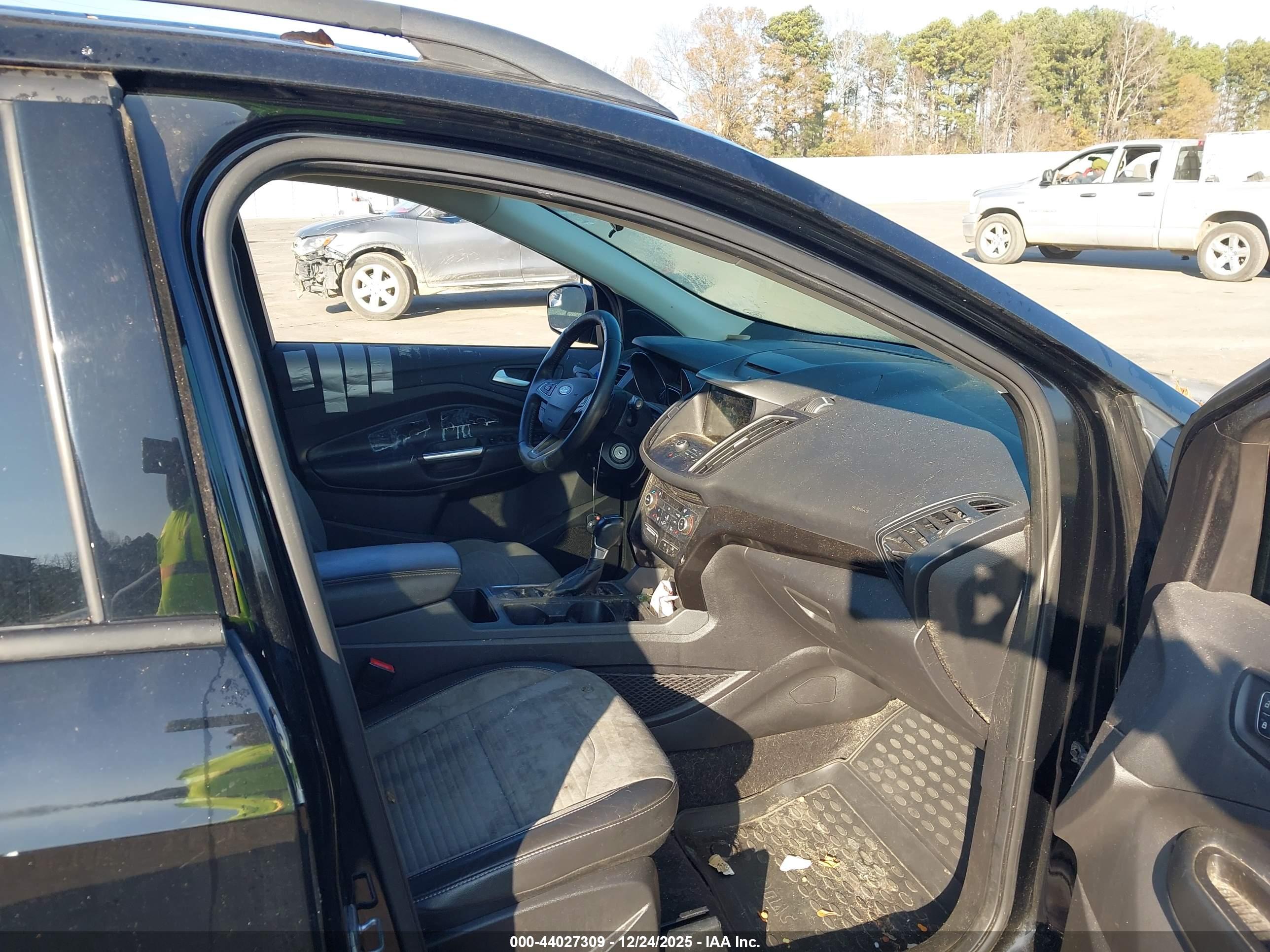 FORD ESCAPE image 5