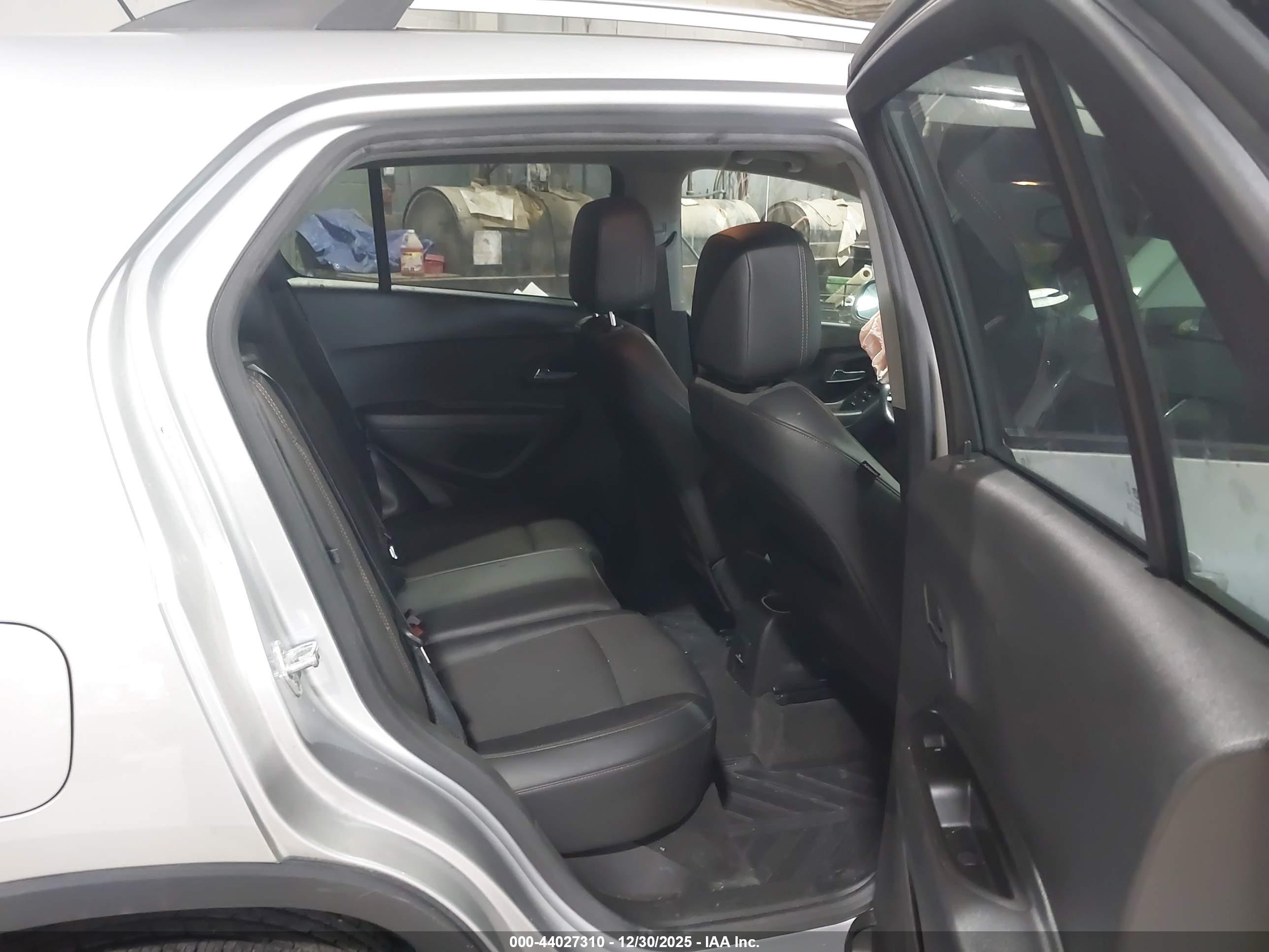 CHEVROLET TRAX image 8
