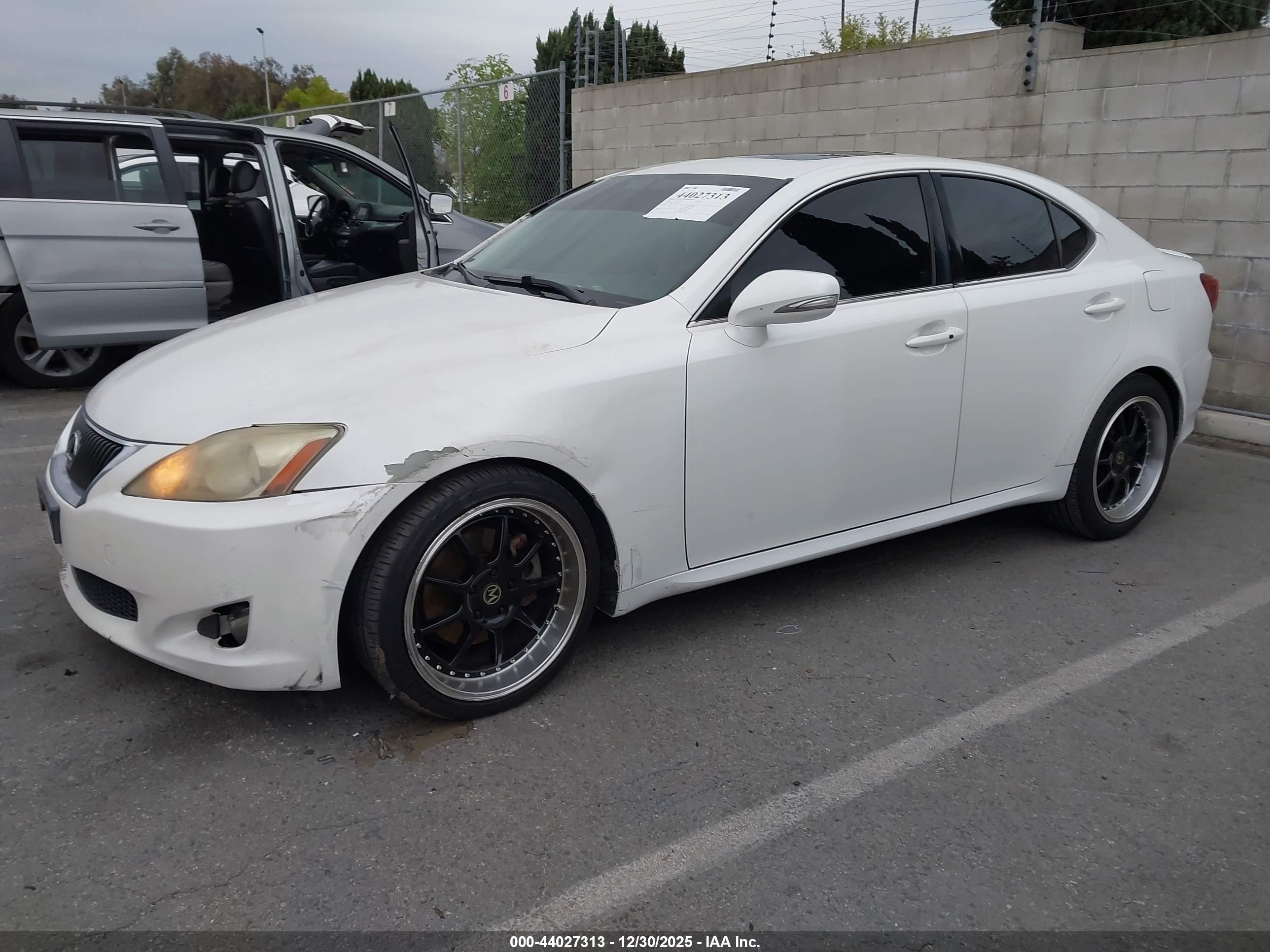 LEXUS IS image 2