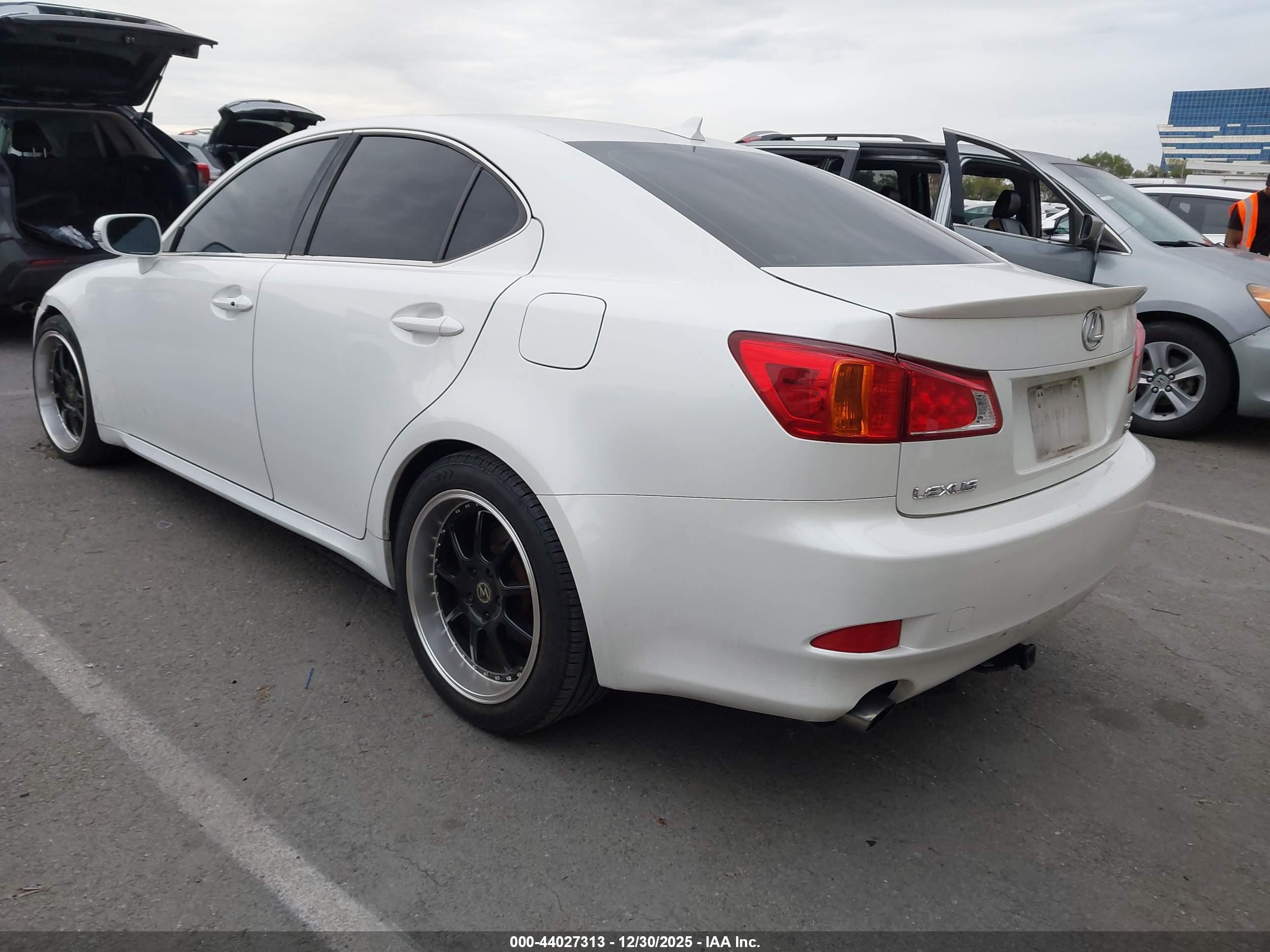 LEXUS IS image 3