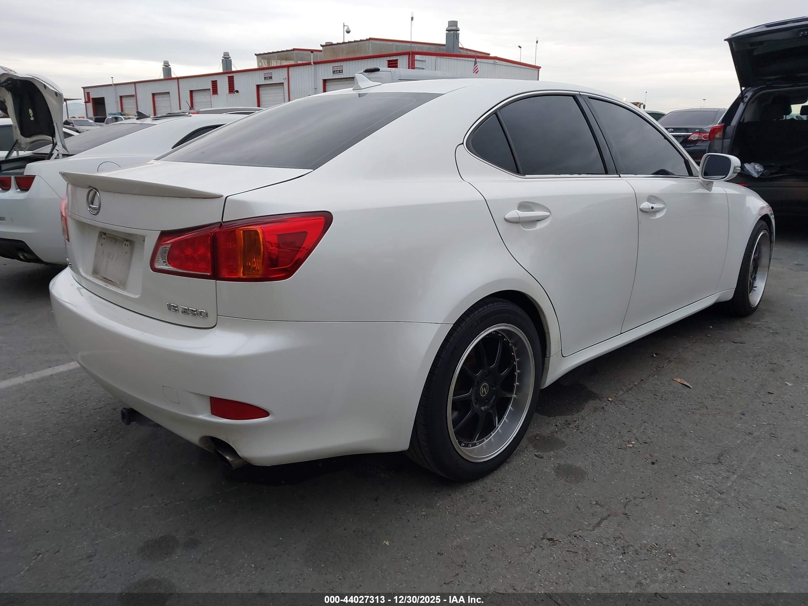 LEXUS IS image 4