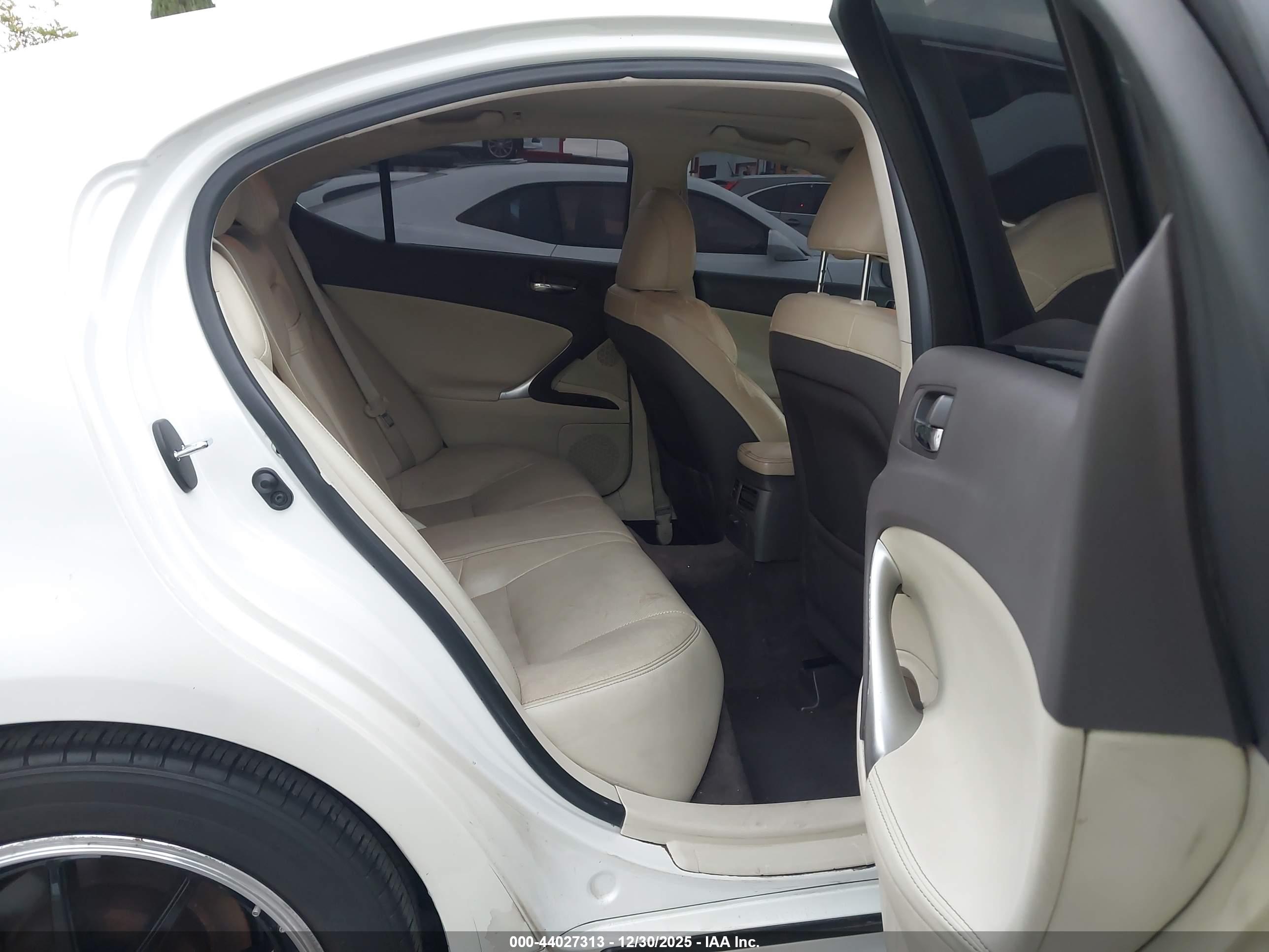 LEXUS IS image 8