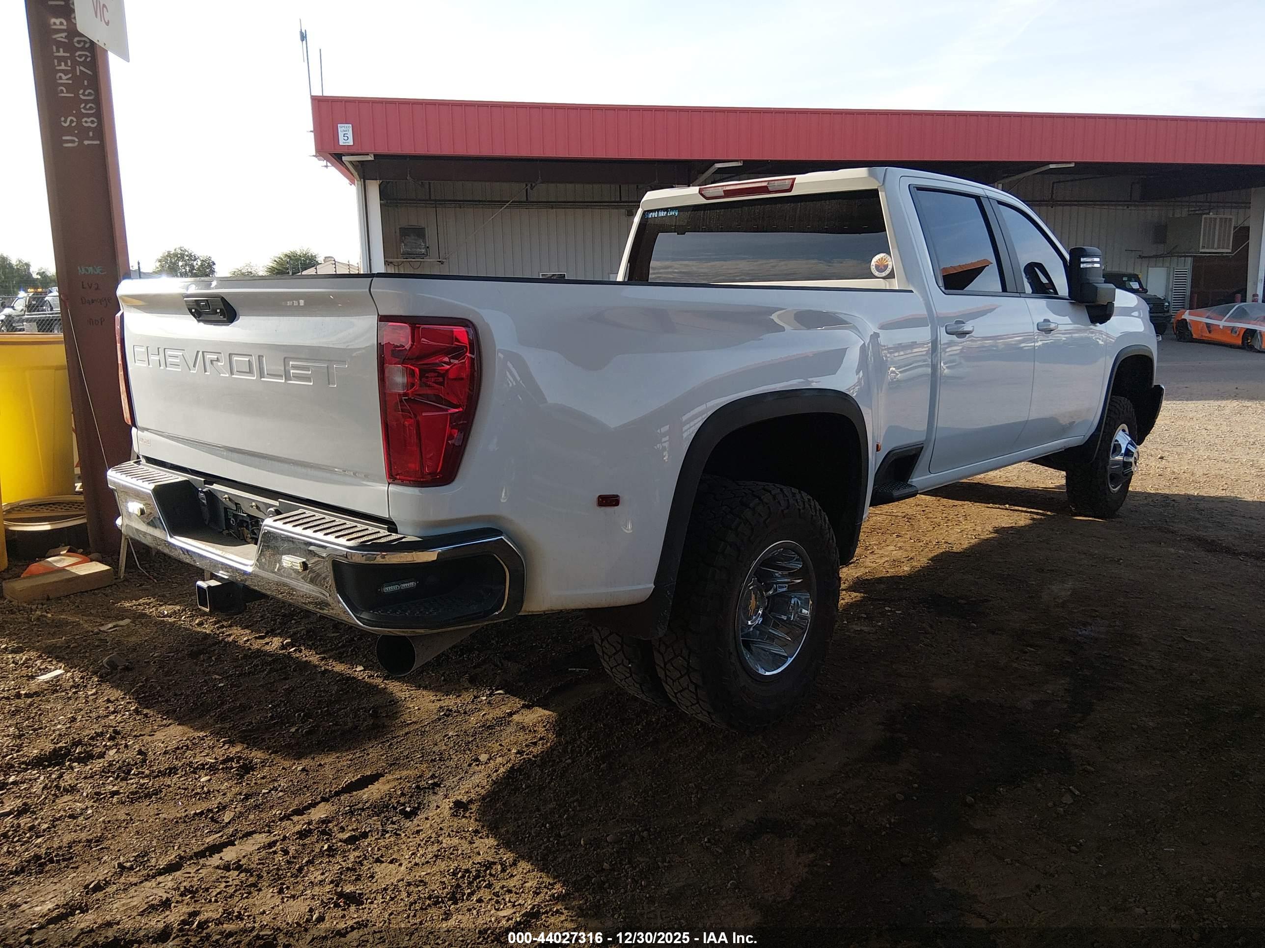 CHEVROLET SILVERADO image 4