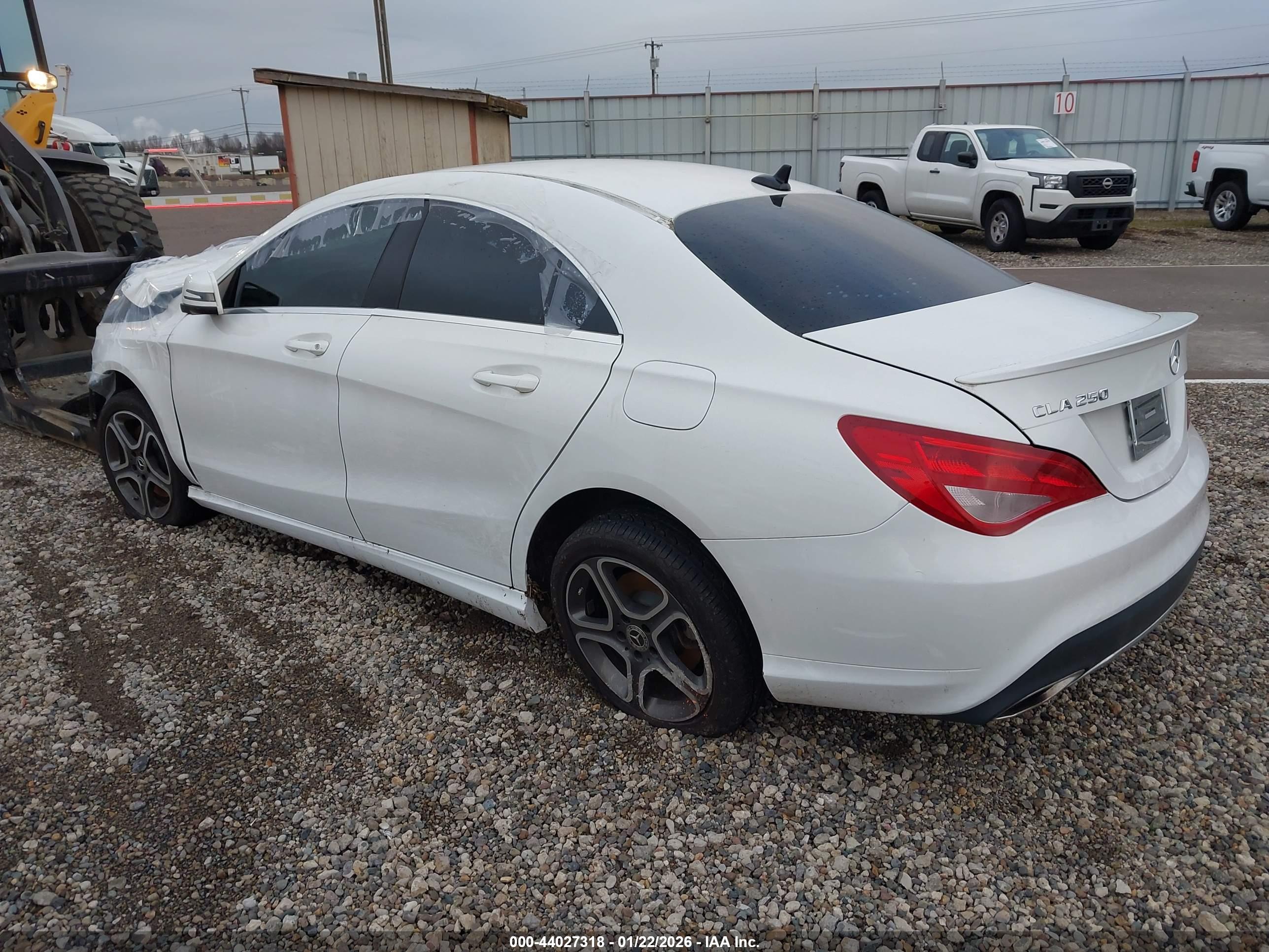 MERCEDES-BENZ CLA image 3