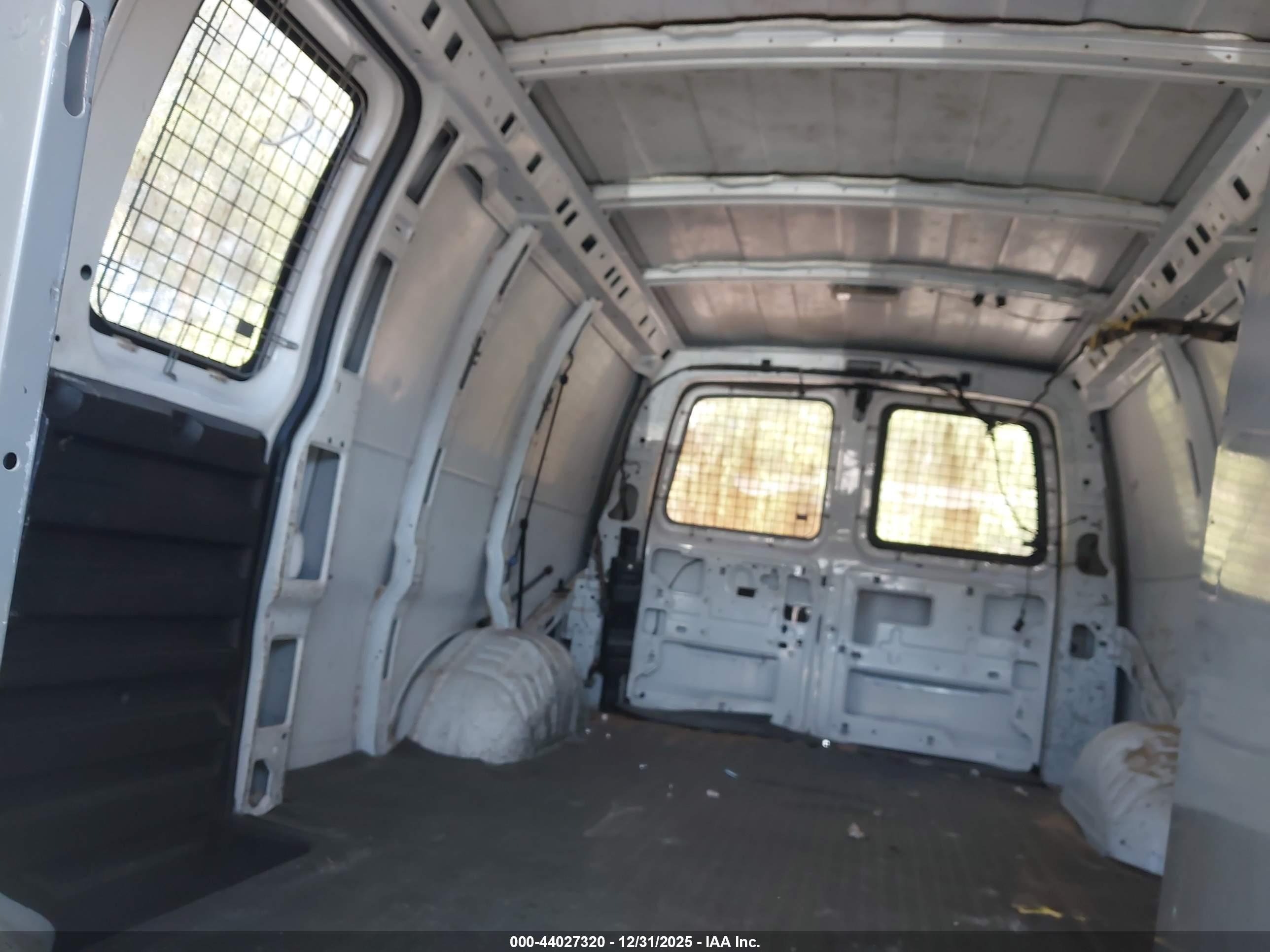GMC SAVANA image 8