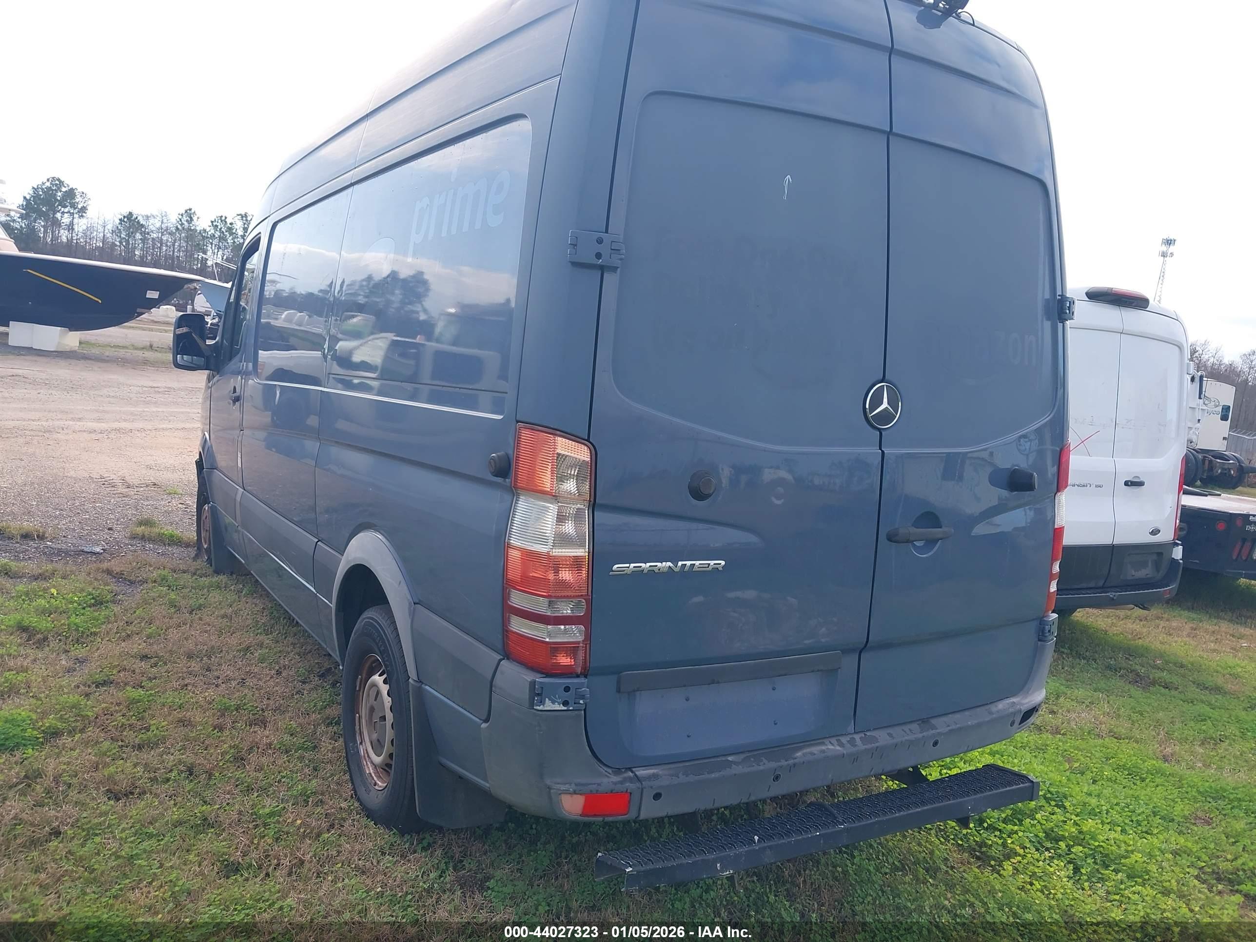 MERCEDES-BENZ SPRINTER image 3